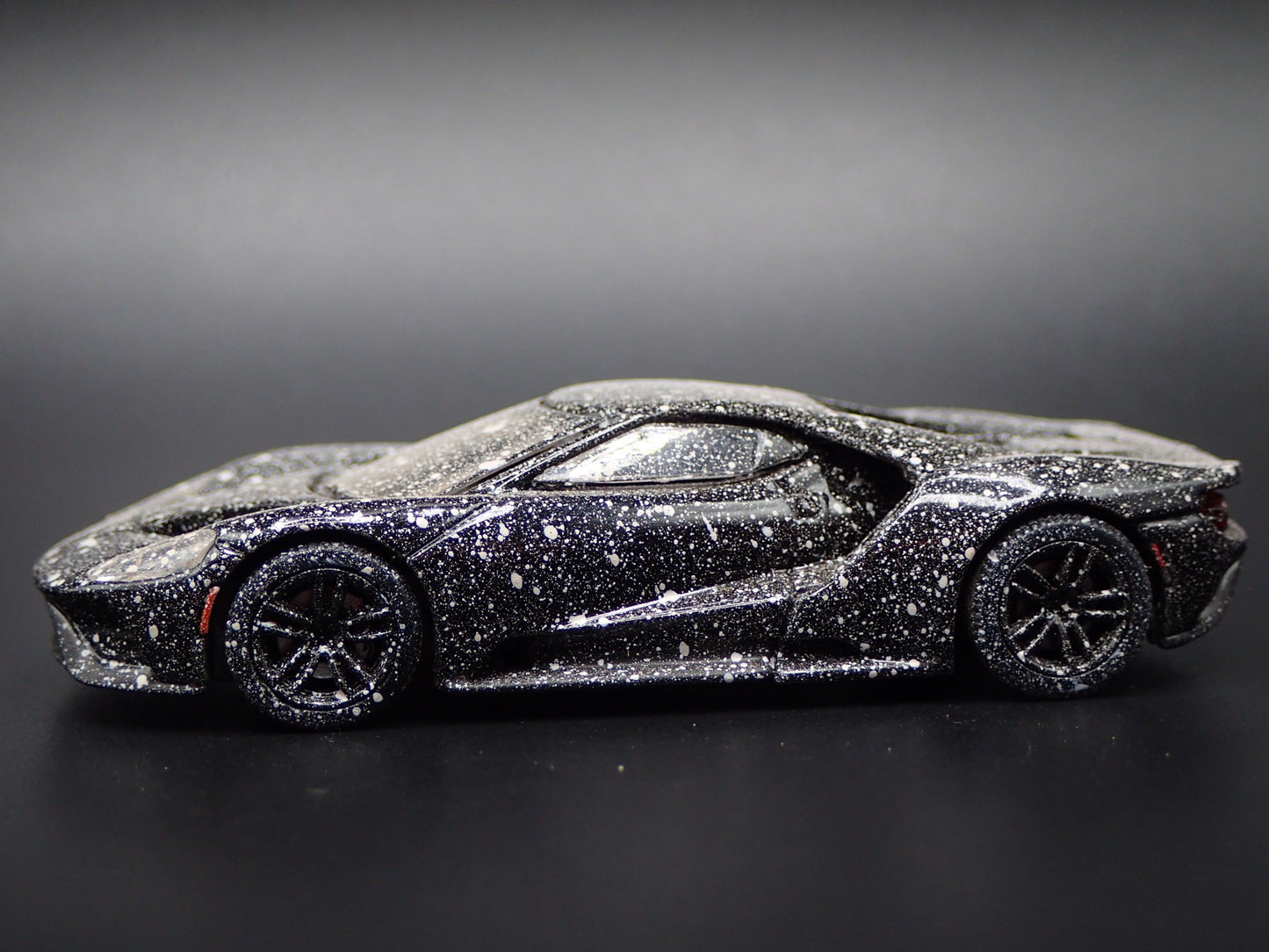 2017-2022 FORD GT SUPERCAR ABANDONED 1:64 SCALE DIORAMA DIECAST MODEL CAR