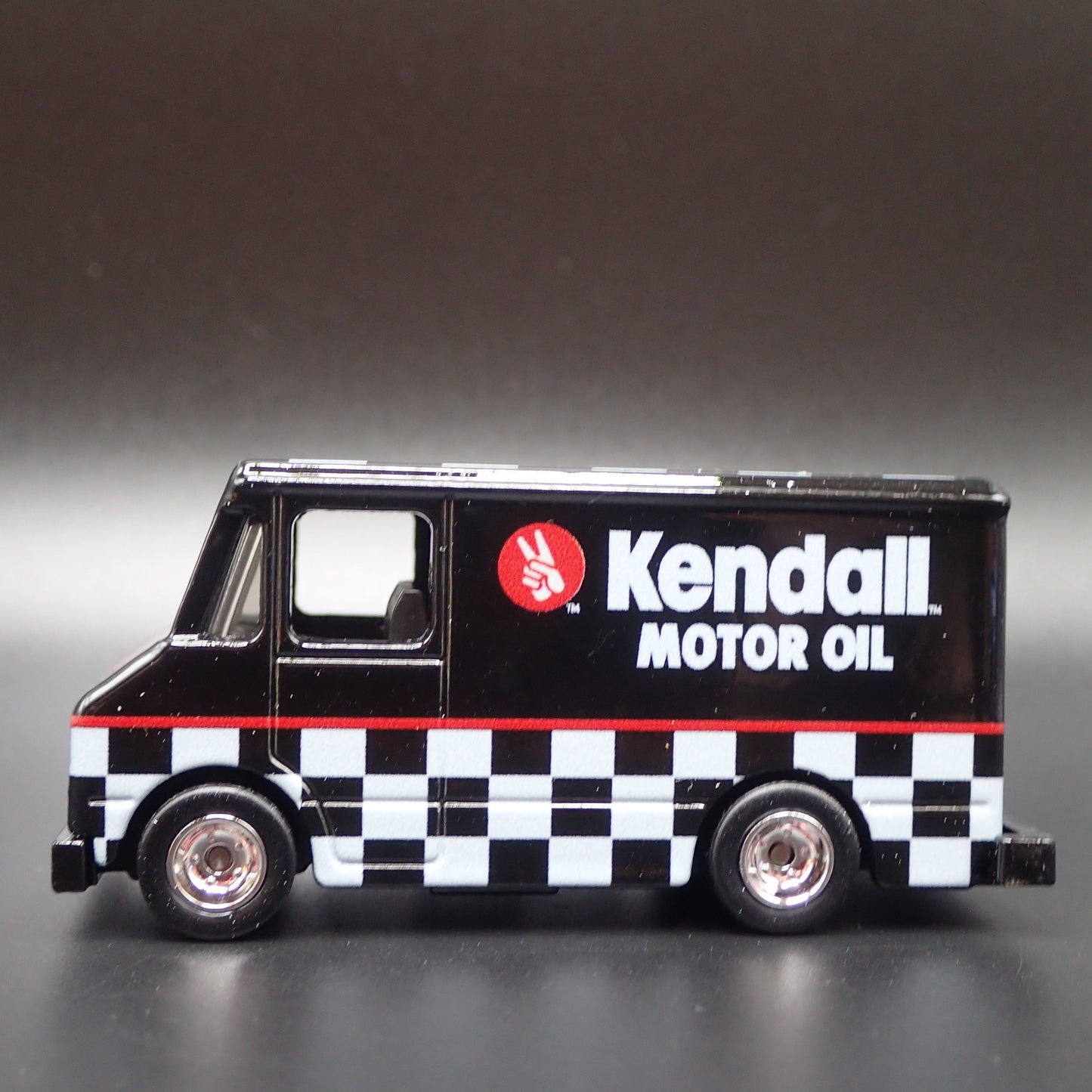 CHEVY GMC STEP BOX VAN KENDALL MOTOR OIL 1:64 SCALE DIORAMA DIECAST MODEL CAR