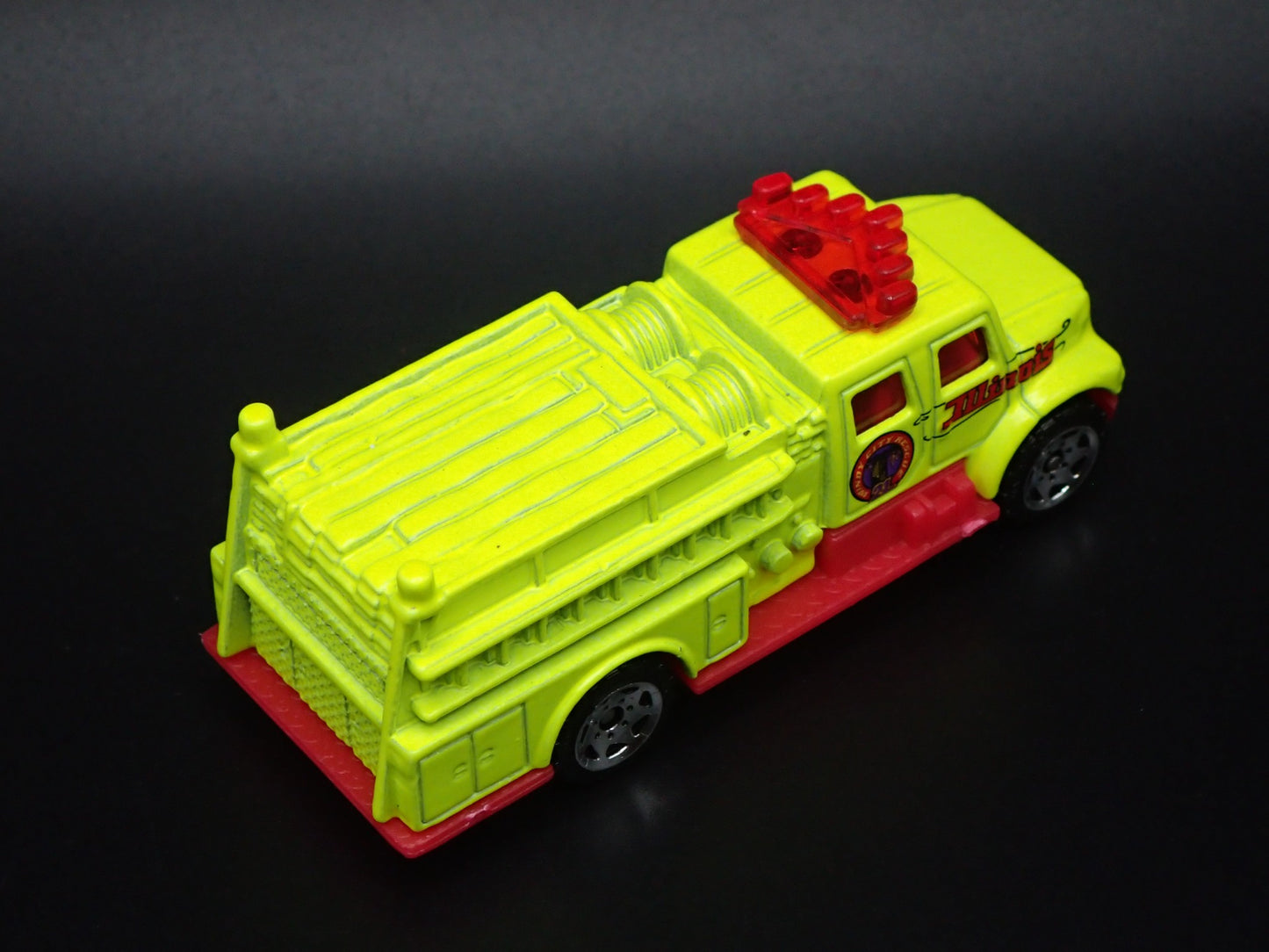 INTERNATIONAL PUMPER FIRE TRUCK ILLINOIS 1:64 MB SCALE DIORAMA DIECAST MODEL CAR