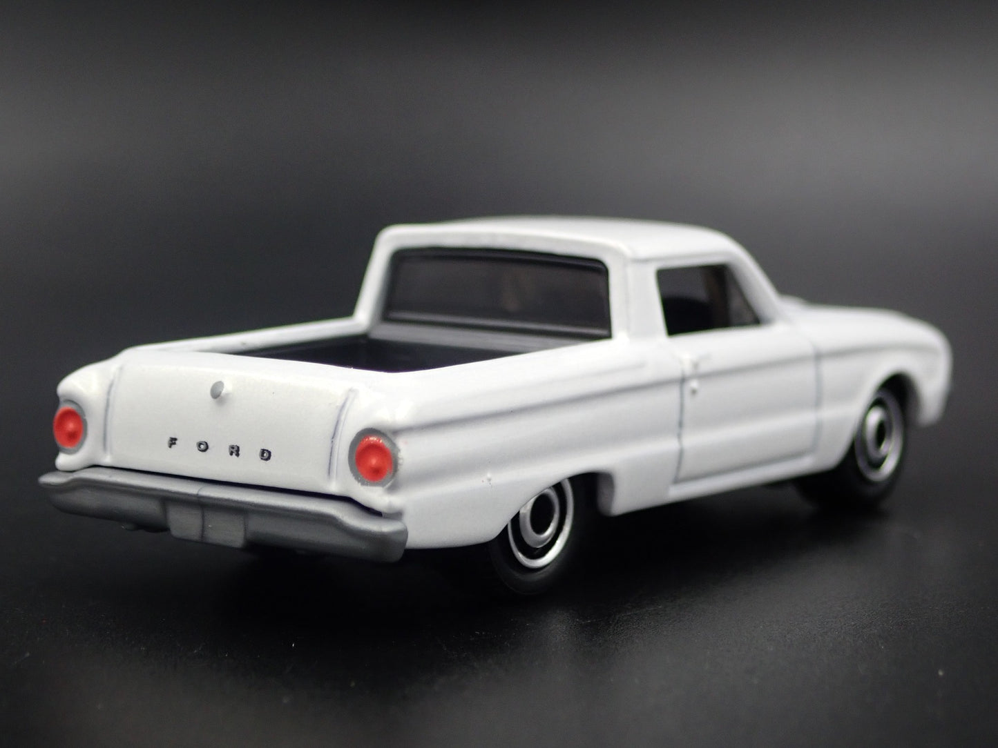 1961 61 FORD RANCHERO PICKUP TRUCK WHITE 1:64 SCALE DIORAMA DIECAST MODEL CAR