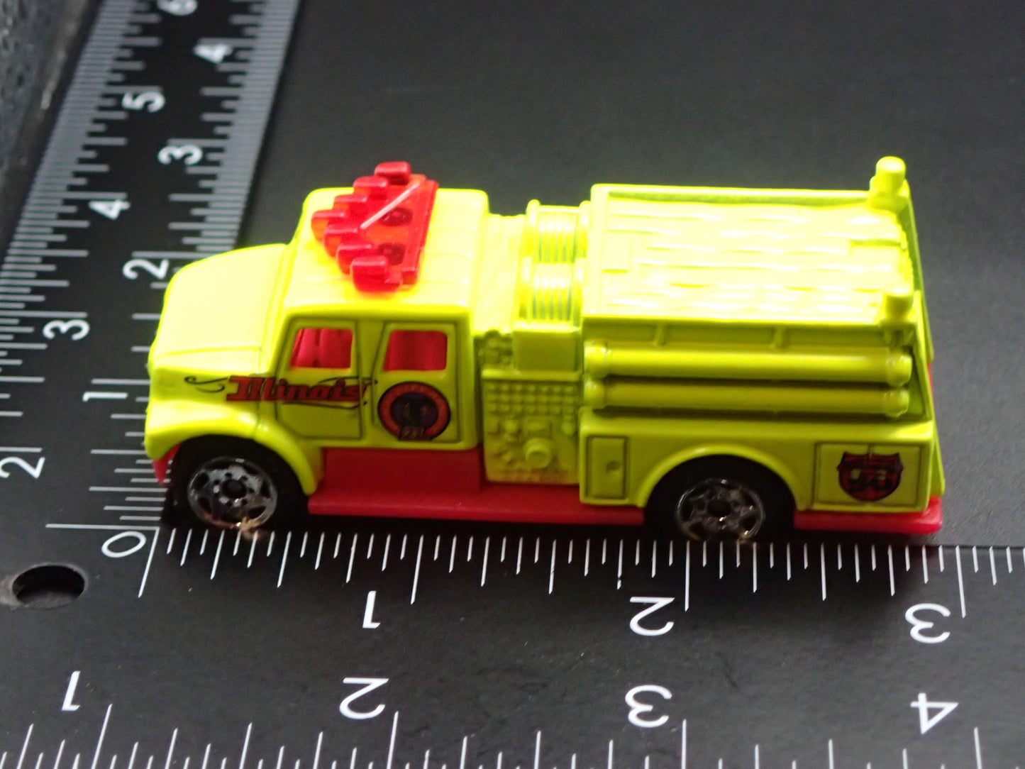 INTERNATIONAL PUMPER FIRE TRUCK ILLINOIS 1:64 MB SCALE DIORAMA DIECAST MODEL CAR
