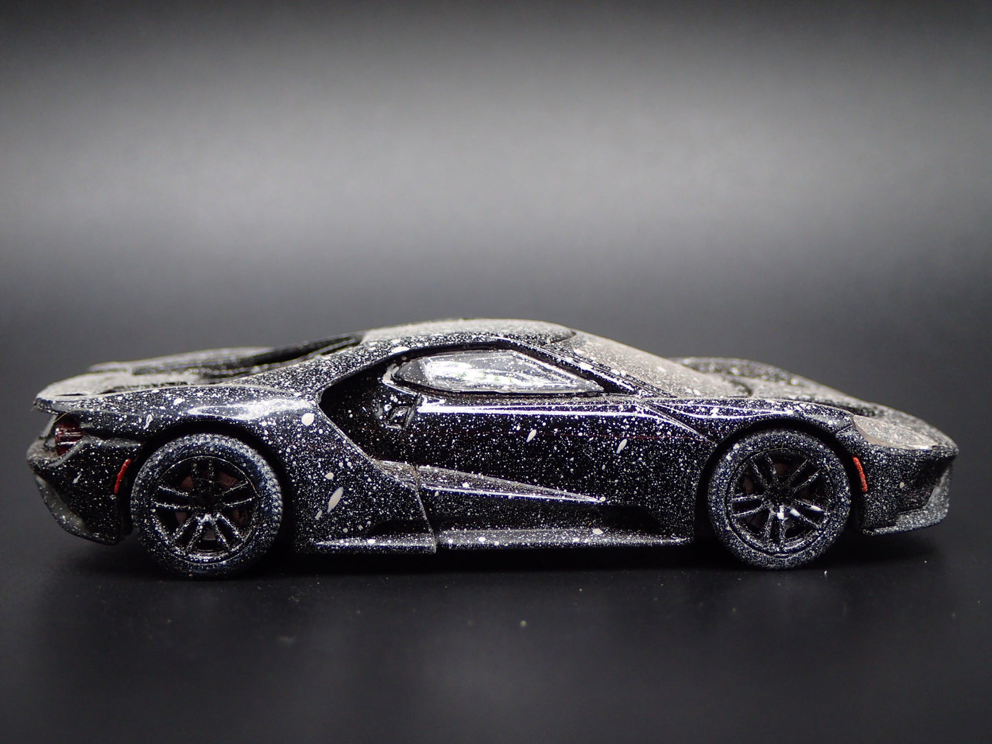 2017-2022 FORD GT SUPERCAR ABANDONED 1:64 SCALE DIORAMA DIECAST MODEL CAR