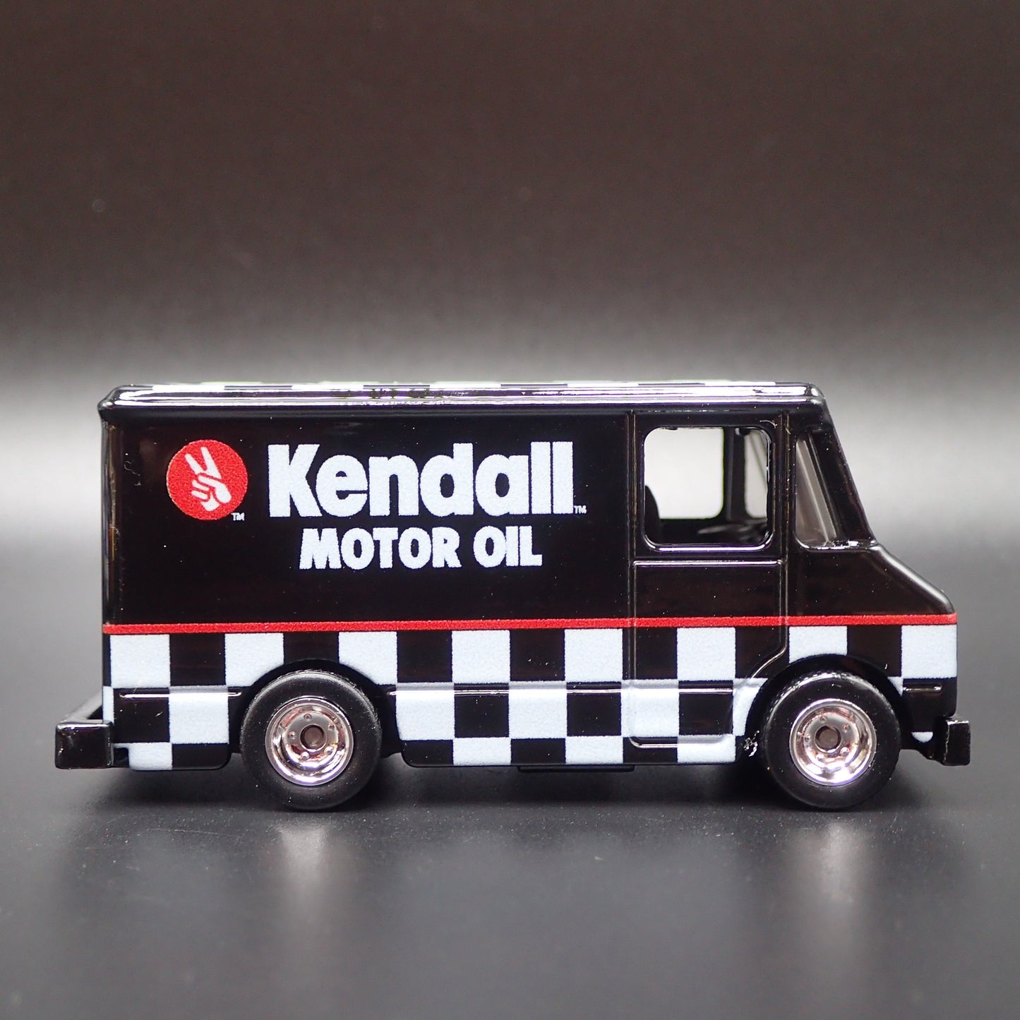 CHEVY GMC STEP BOX VAN KENDALL MOTOR OIL 1:64 SCALE DIORAMA DIECAST MODEL CAR