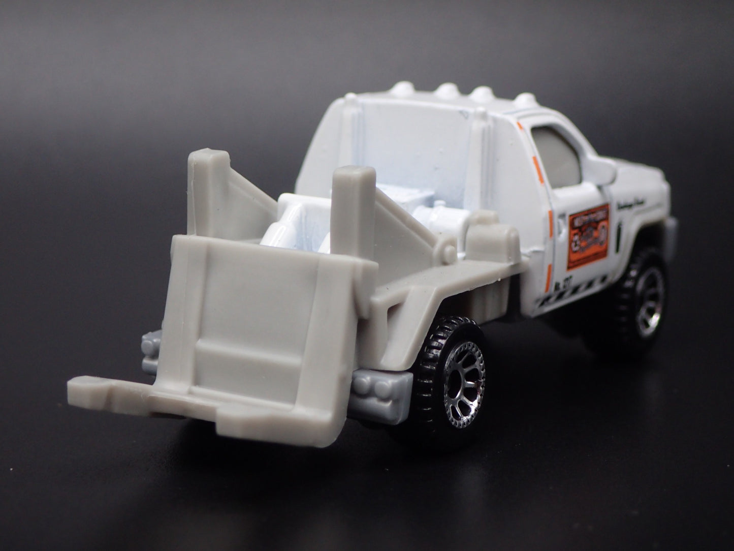MODERN GARBAGE TIPPER TRASH TRUCK 1/64 MB SCALE COLLECTIBLE DIECAST MODEL CAR