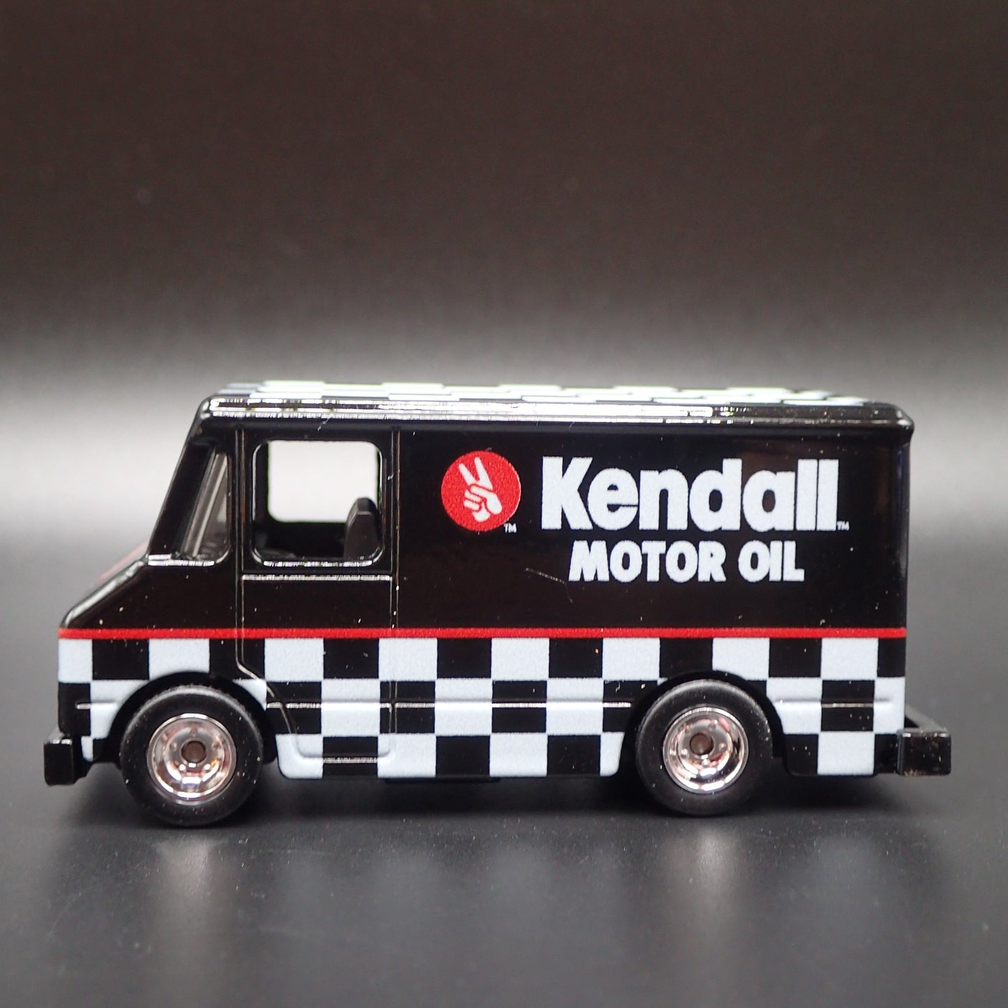 CHEVY GMC STEP BOX VAN KENDALL MOTOR OIL 1:64 SCALE DIORAMA DIECAST MODEL CAR