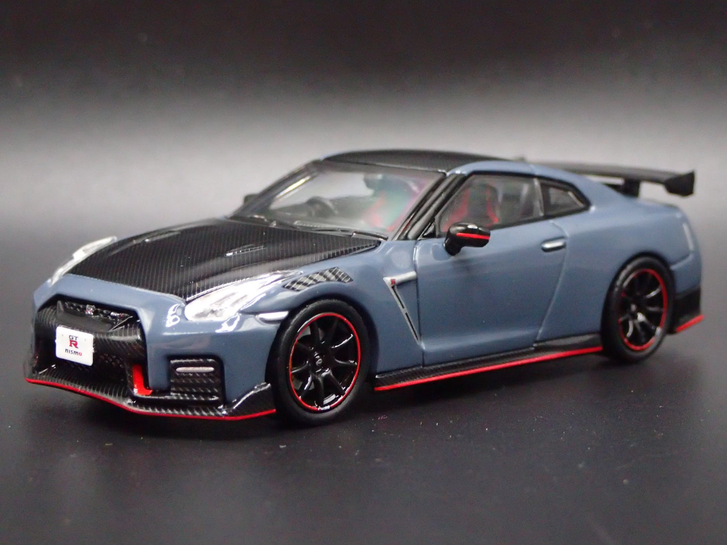 NISSAN GT-R GTR R35 NISMO SPECIAL EDITION 1:64 SCALE DIORAMA DIECAST MODEL CAR