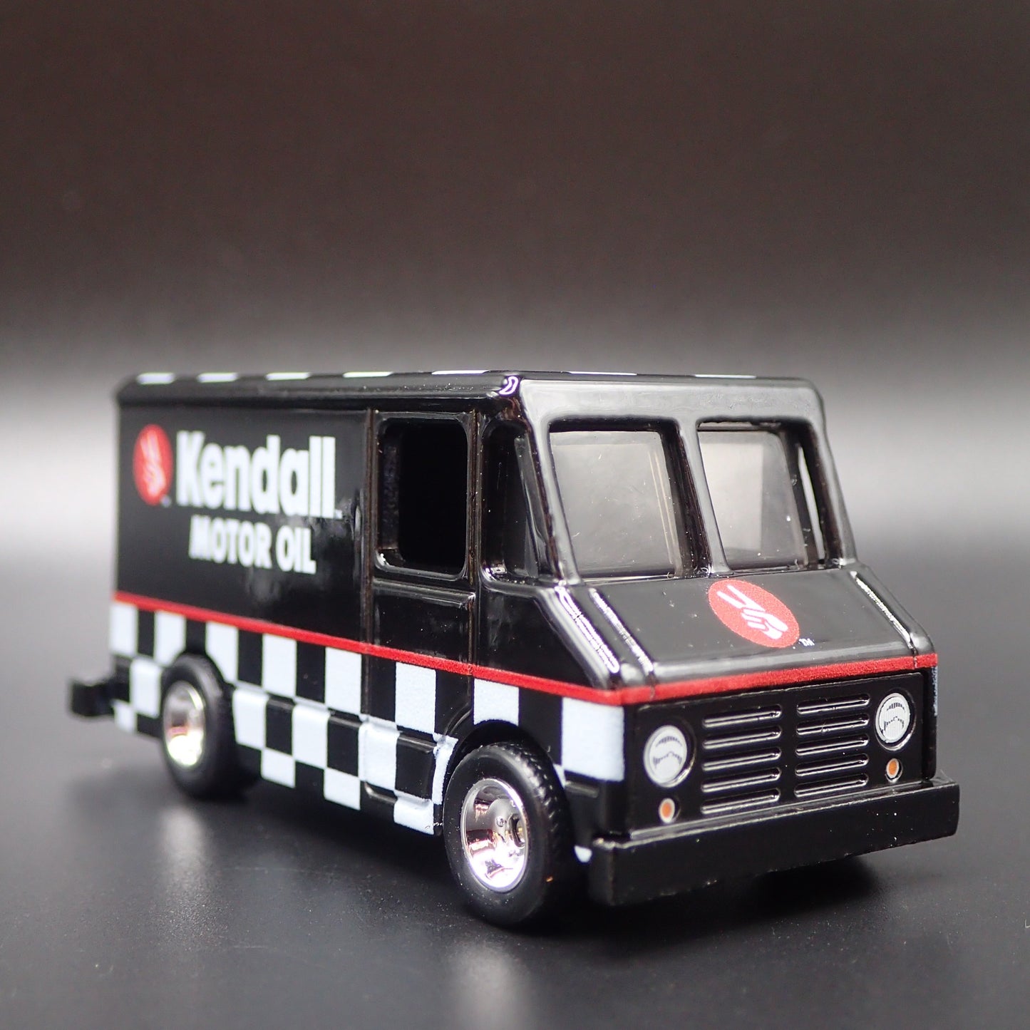 CHEVY GMC STEP BOX VAN KENDALL MOTOR OIL 1:64 SCALE DIORAMA DIECAST MODEL CAR