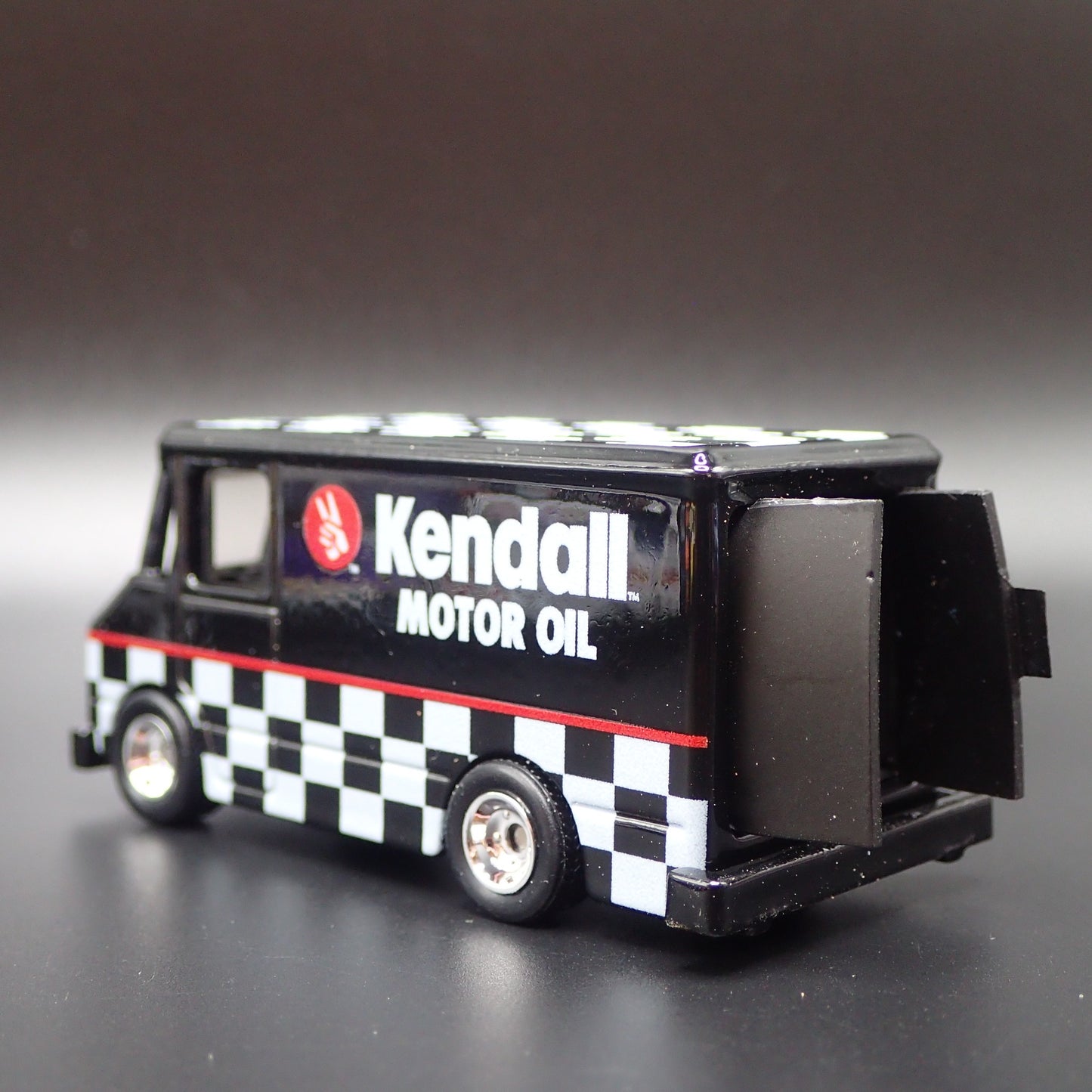 CHEVY GMC STEP BOX VAN KENDALL MOTOR OIL 1:64 SCALE DIORAMA DIECAST MODEL CAR