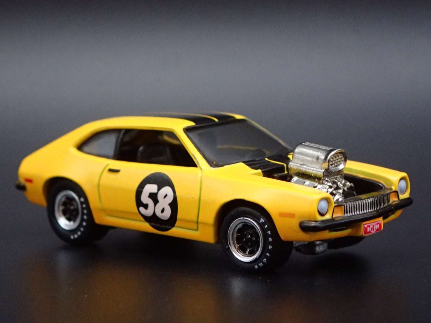 1971-1973 FORD PINTO YELLOW 1:64 SCALE COLLECTIBLE DIORAMA DIECAST MODEL CAR