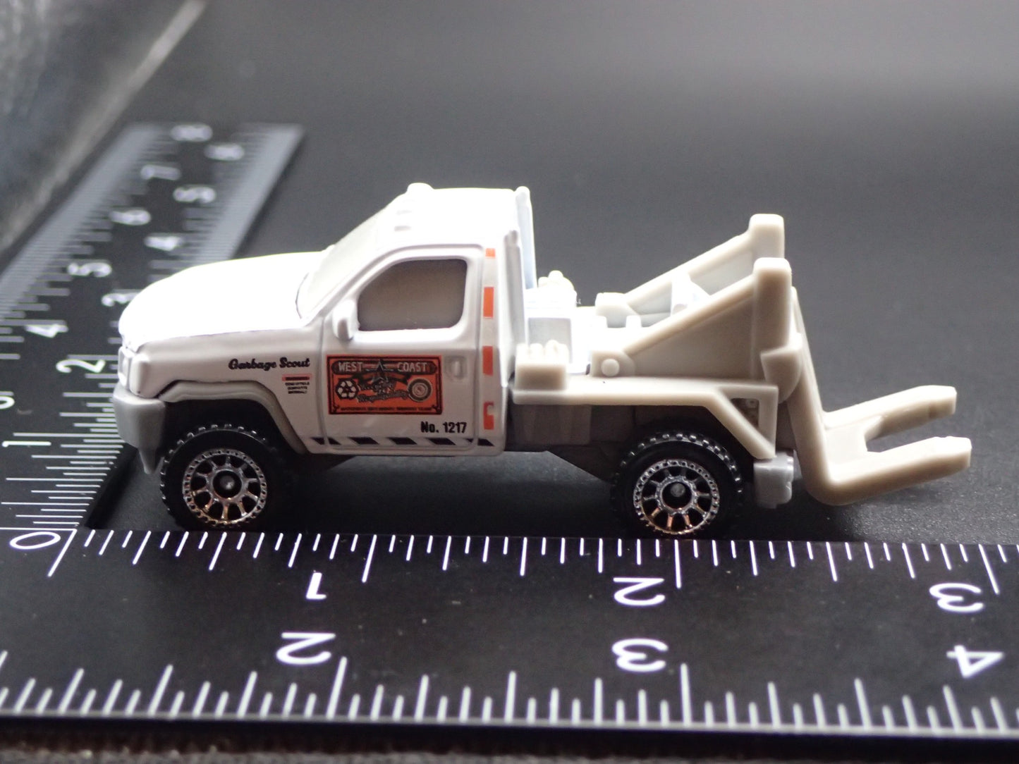 MODERN GARBAGE TIPPER TRASH TRUCK 1/64 MB SCALE COLLECTIBLE DIECAST MODEL CAR