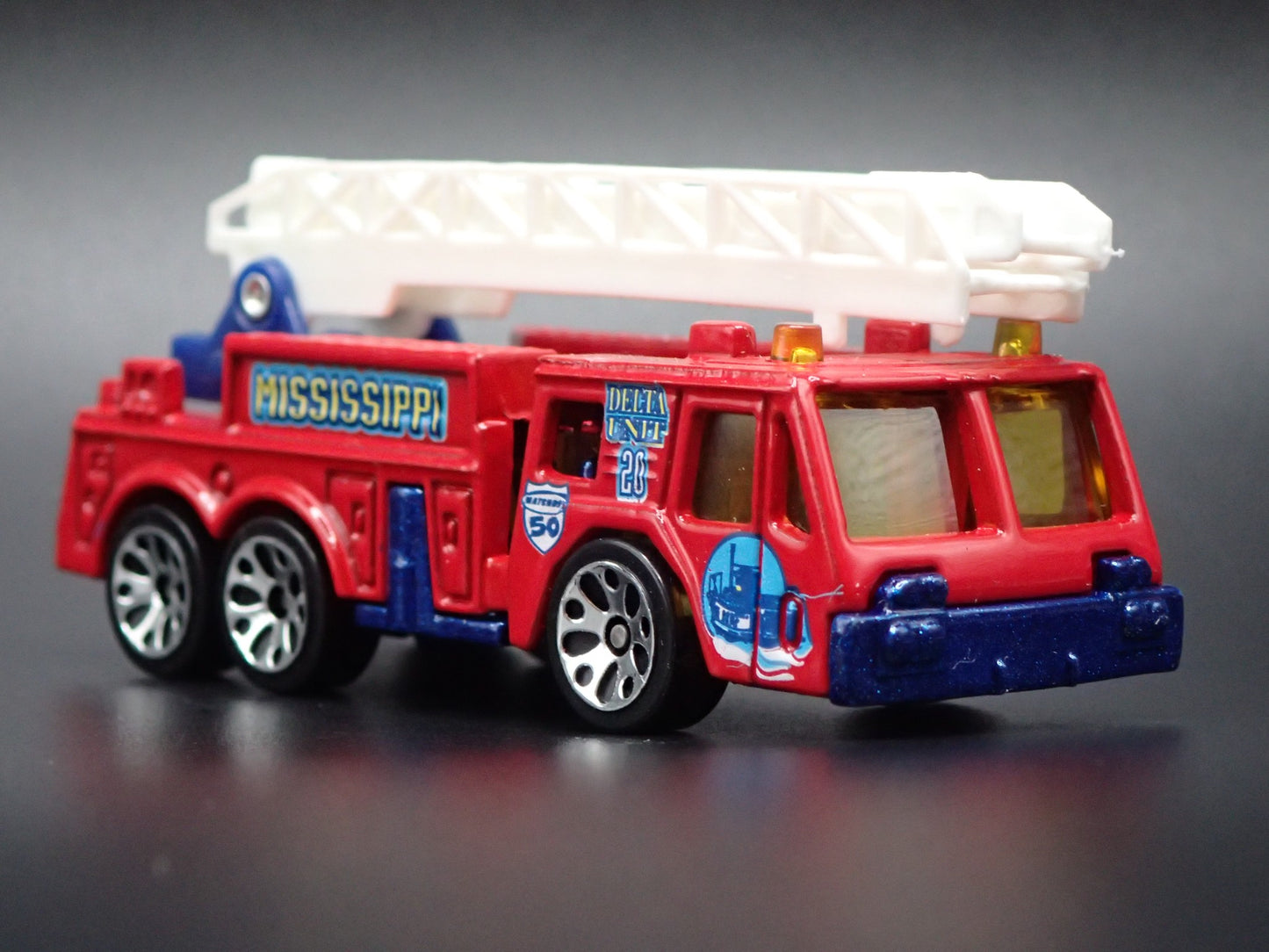 FIRE ENGINE TRUCK EXTENDING LADDER MISSISSIPPI 1:64 MB SCALE DIECAST MODEL CAR