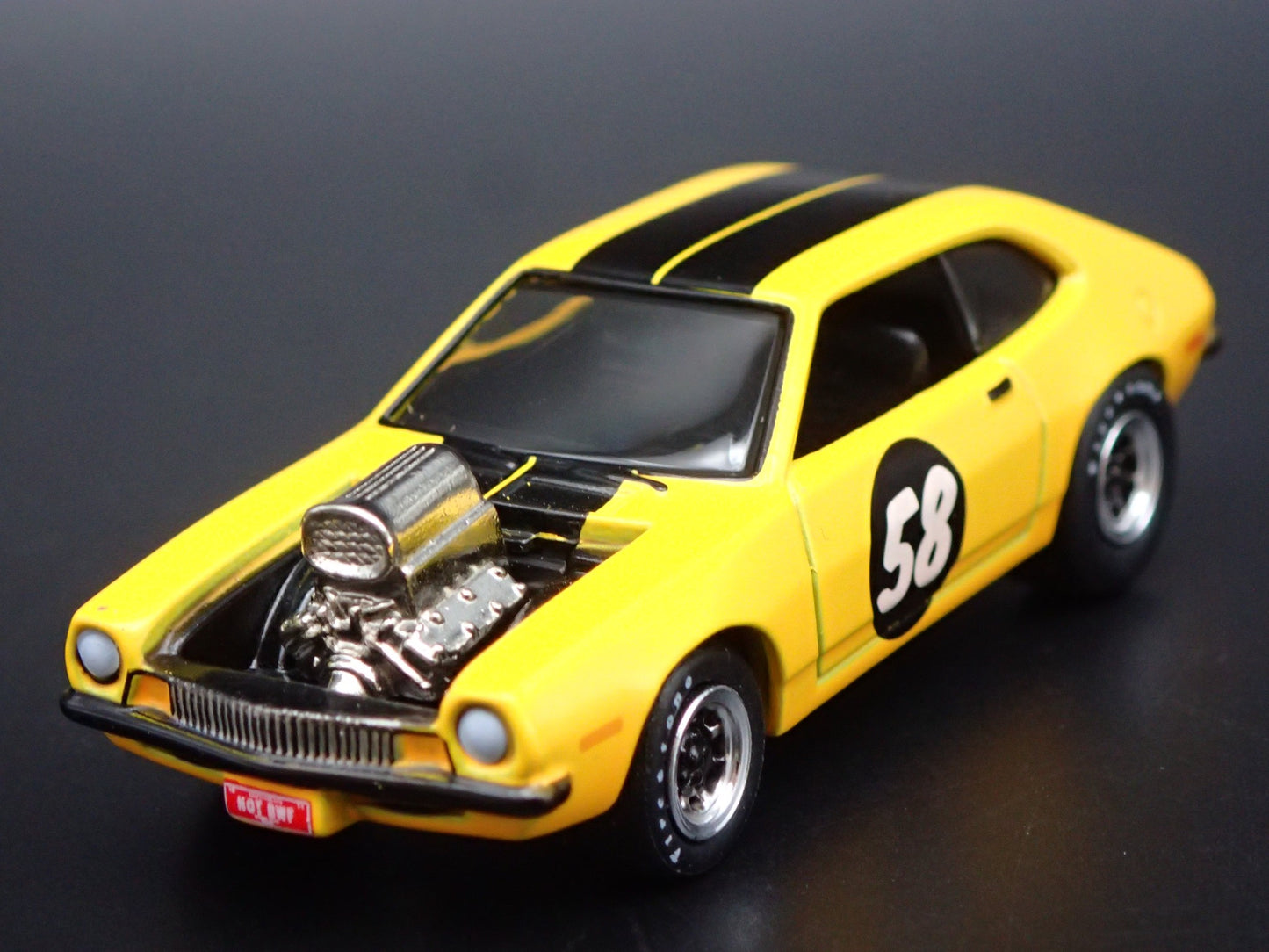 1971-1973 FORD PINTO YELLOW 1:64 SCALE COLLECTIBLE DIORAMA DIECAST MODEL CAR