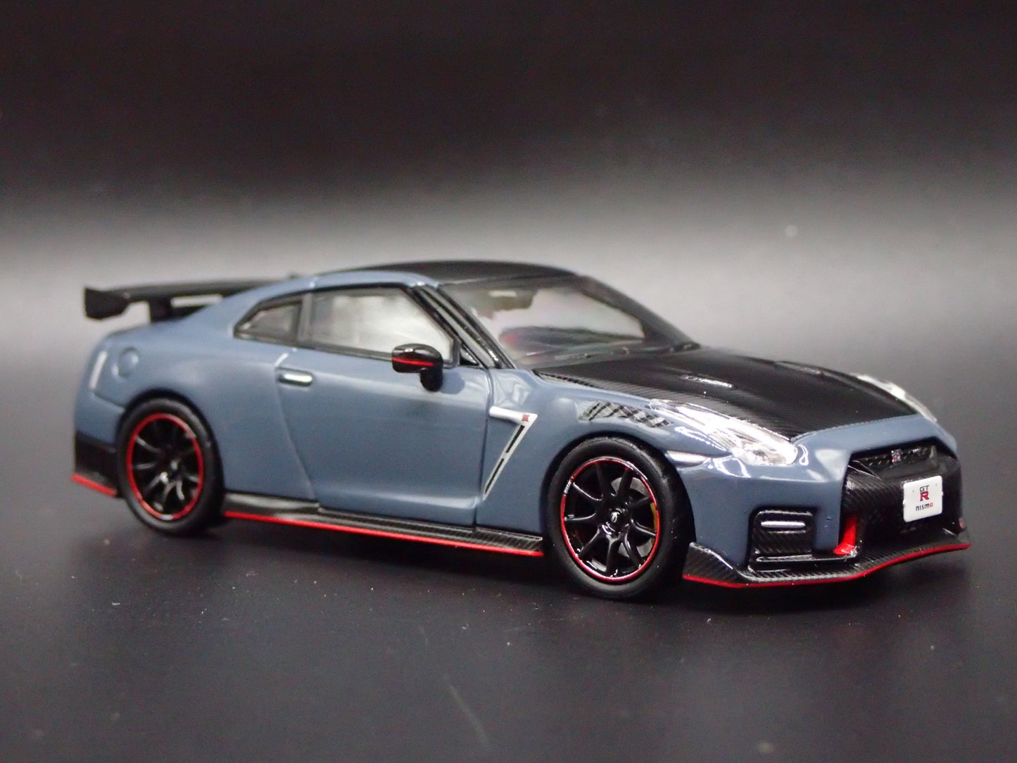 NISSAN GT-R GTR R35 NISMO SPECIAL EDITION 1:64 SCALE DIORAMA DIECAST MODEL CAR