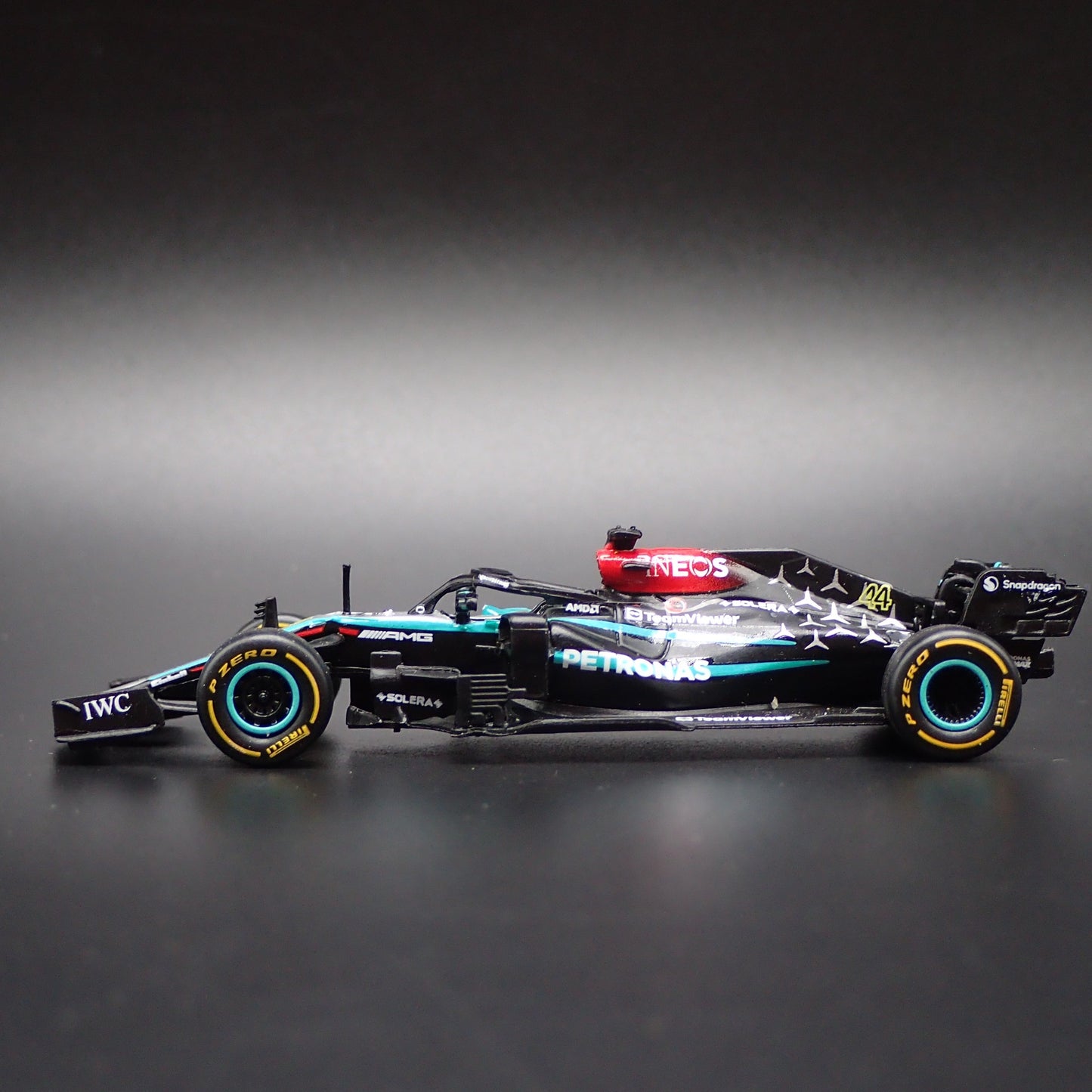 MERCEDES-AMG F1 W12 E PERFORMANCE LEWIS HAMILTON 44 1:64 SCALE DIECAST MODEL CAR
