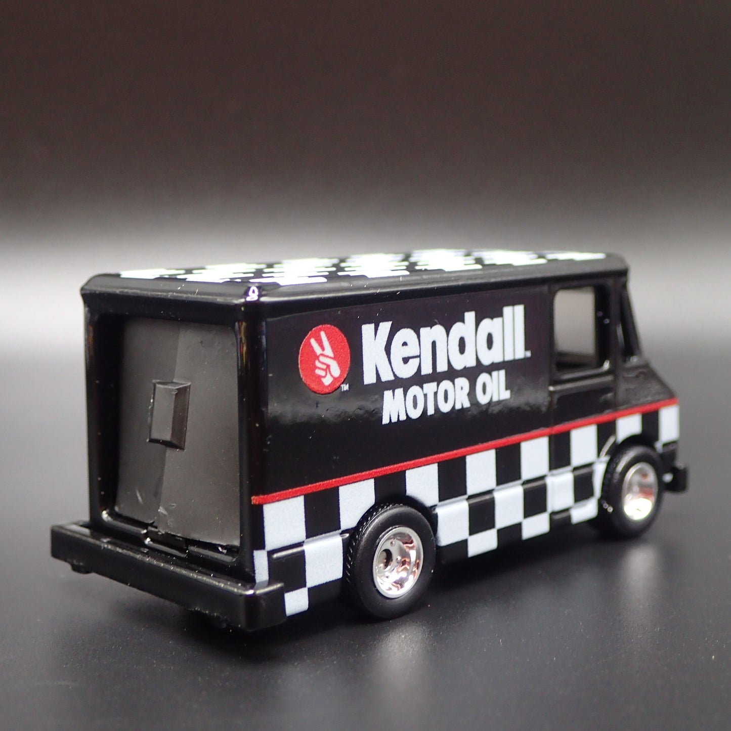 CHEVY GMC STEP BOX VAN KENDALL MOTOR OIL 1:64 SCALE DIORAMA DIECAST MODEL CAR