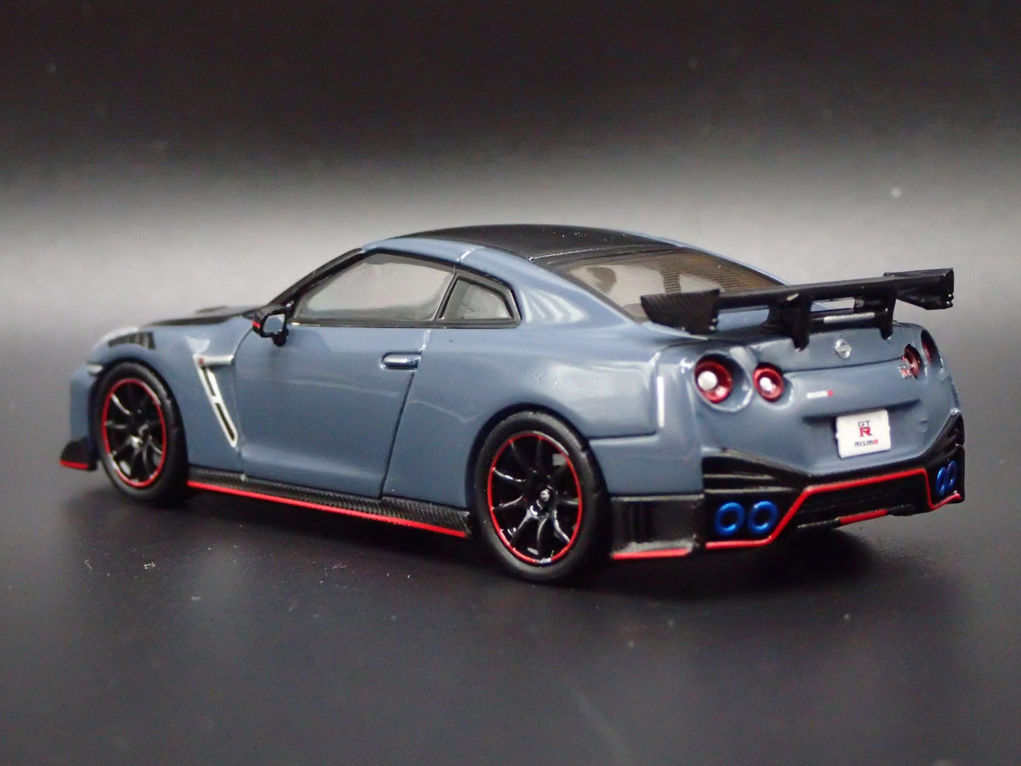 NISSAN GT-R GTR R35 NISMO SPECIAL EDITION 1:64 SCALE DIORAMA DIECAST MODEL CAR