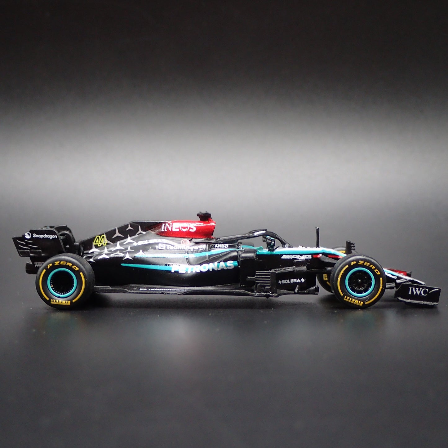 MERCEDES-AMG F1 W12 E PERFORMANCE LEWIS HAMILTON 44 1:64 SCALE DIECAST MODEL CAR