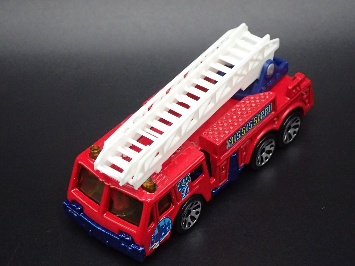 FIRE ENGINE TRUCK EXTENDING LADDER MISSISSIPPI 1:64 MB SCALE DIECAST MODEL CAR