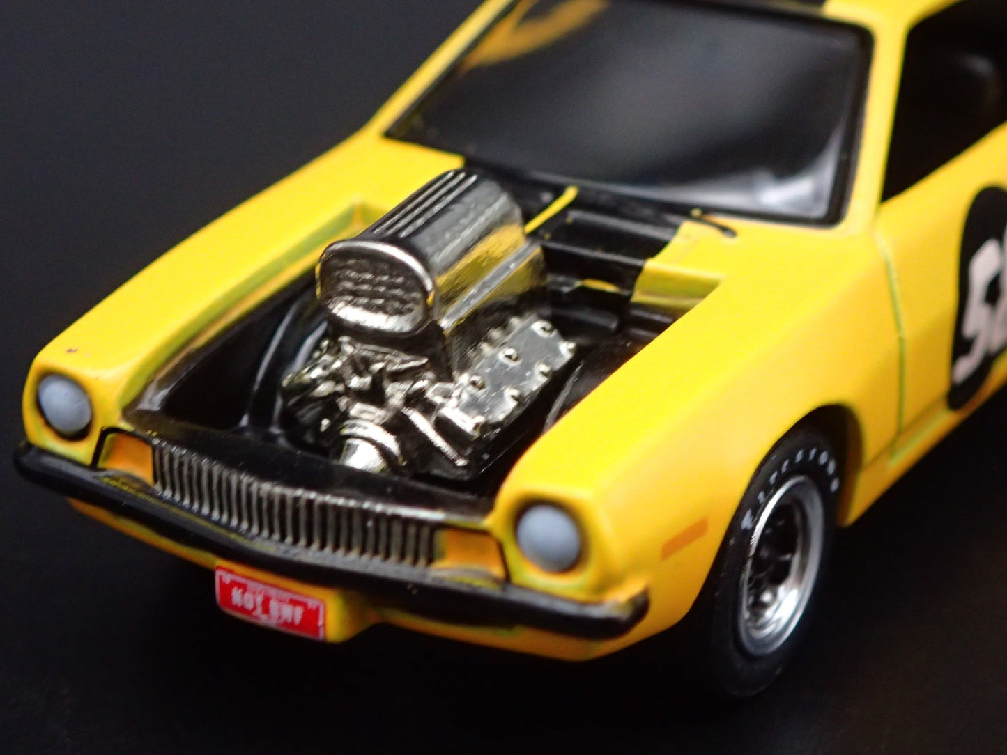1971-1973 FORD PINTO YELLOW 1:64 SCALE COLLECTIBLE DIORAMA DIECAST MODEL CAR