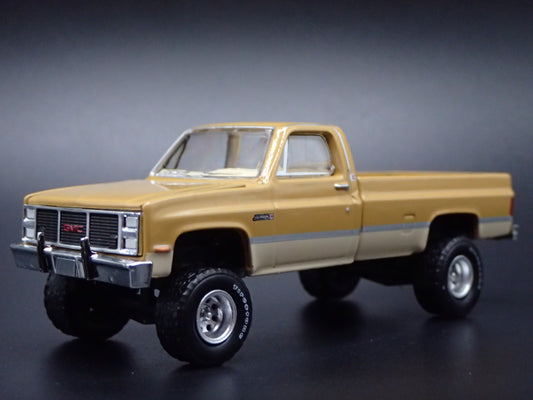 1986 86 GMC SIERRA PICKUP TRUCK SQUAREBODY 1/64 SCALE DIORAMA DIECAST MODEL CAR
