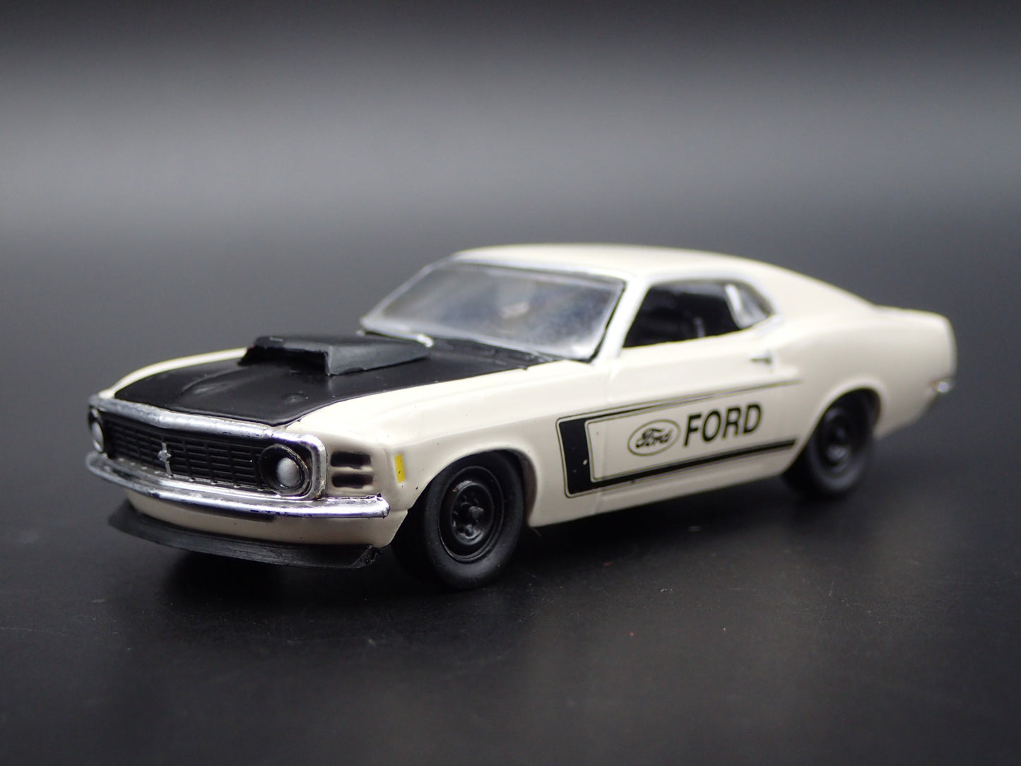 1970 70 FORD MUSTANG BOSS 429 FASTBACK RARE 1:64 SCALE DIORAMA DIECAST MODEL CAR