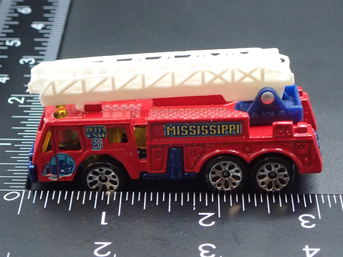 FIRE ENGINE TRUCK EXTENDING LADDER MISSISSIPPI 1:64 MB SCALE DIECAST MODEL CAR