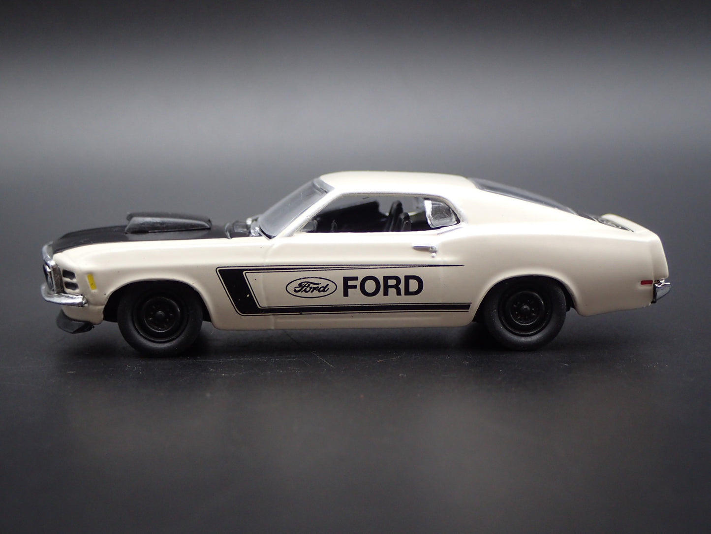 1970 70 FORD MUSTANG BOSS 429 FASTBACK RARE 1:64 SCALE DIORAMA DIECAST MODEL CAR
