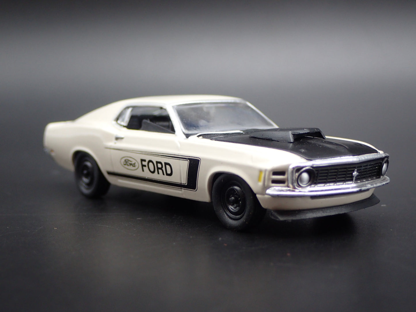 1970 70 FORD MUSTANG BOSS 429 FASTBACK RARE 1:64 SCALE DIORAMA DIECAST MODEL CAR