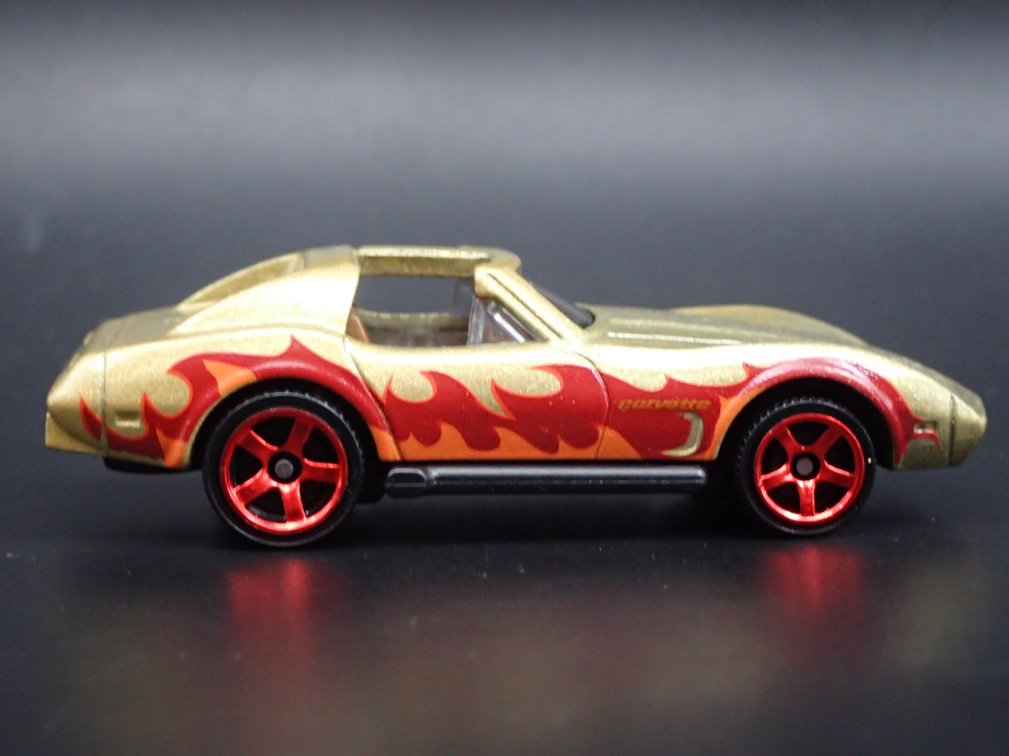 1976 76 CHEVY CHEVROLET CORVETTE GOLD 1:64 SCALE COLLECTIBLE DIECAST MODEL CAR