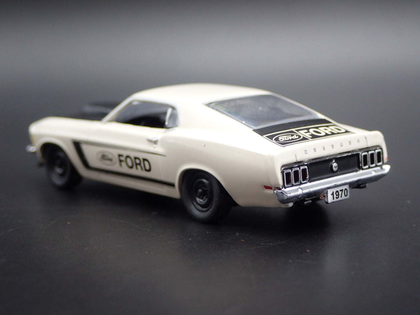 1970 70 FORD MUSTANG BOSS 429 FASTBACK RARE 1:64 SCALE DIORAMA DIECAST MODEL CAR