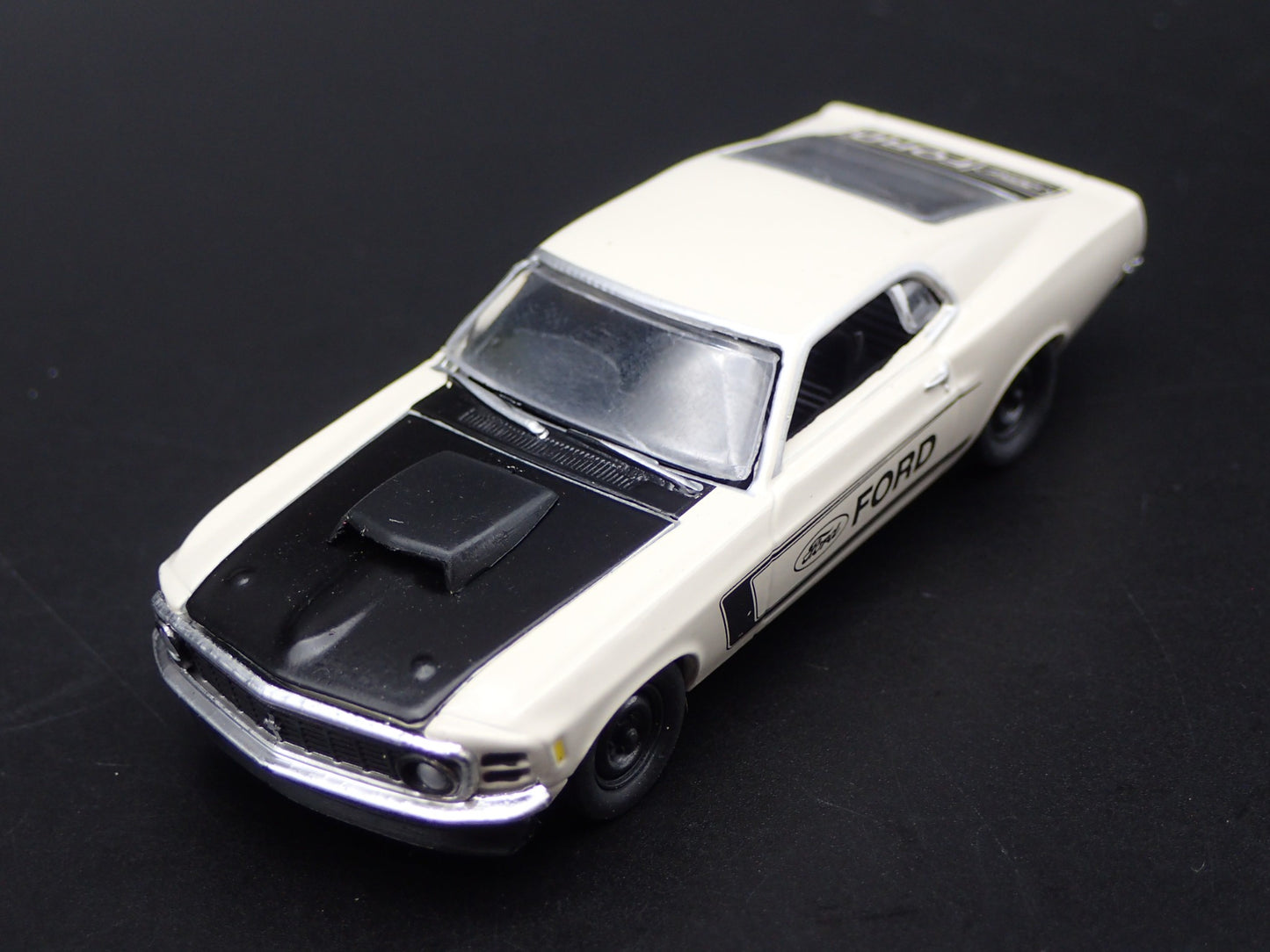 1970 70 FORD MUSTANG BOSS 429 FASTBACK RARE 1:64 SCALE DIORAMA DIECAST MODEL CAR