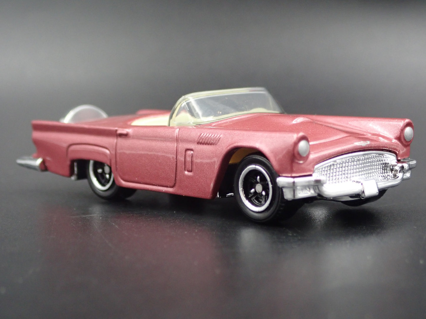 1957 57 FORD THUNDERBIRD TBIRD CONVERTIBLE 1:64 SCALE DIORAMA DIECAST MODEL CAR