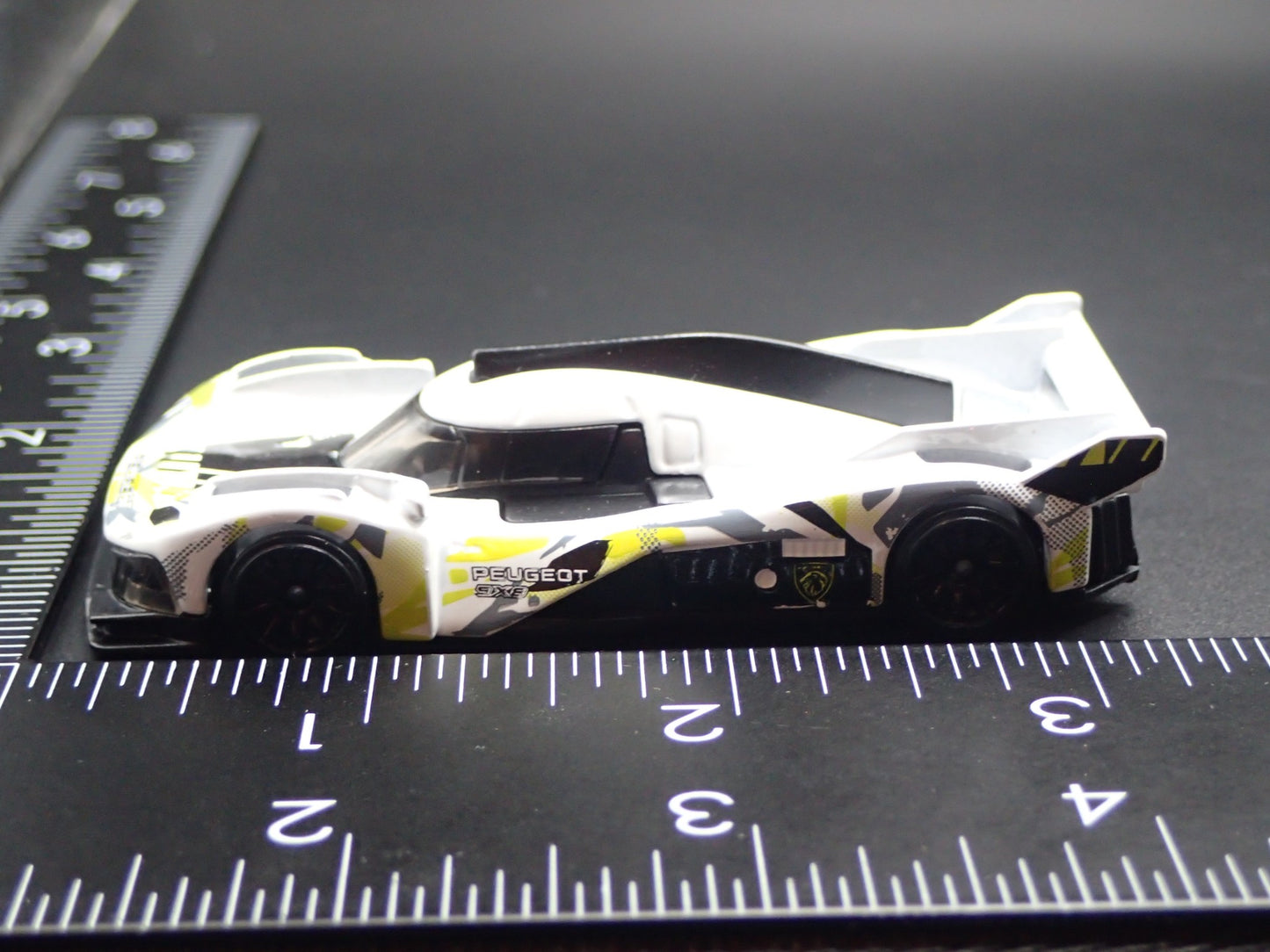 PEUGEOT 9X6 HYPERCAR WHITE 1:64 SCALE COLLECTIBLE DIORAMA DIECAST MODEL CAR