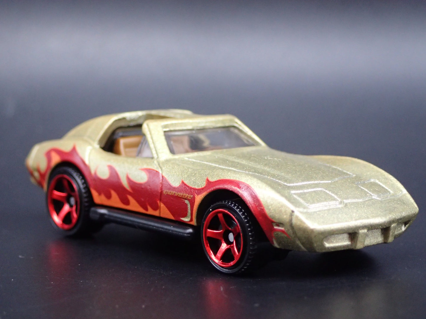 1976 76 CHEVY CHEVROLET CORVETTE GOLD 1:64 SCALE COLLECTIBLE DIECAST MODEL CAR