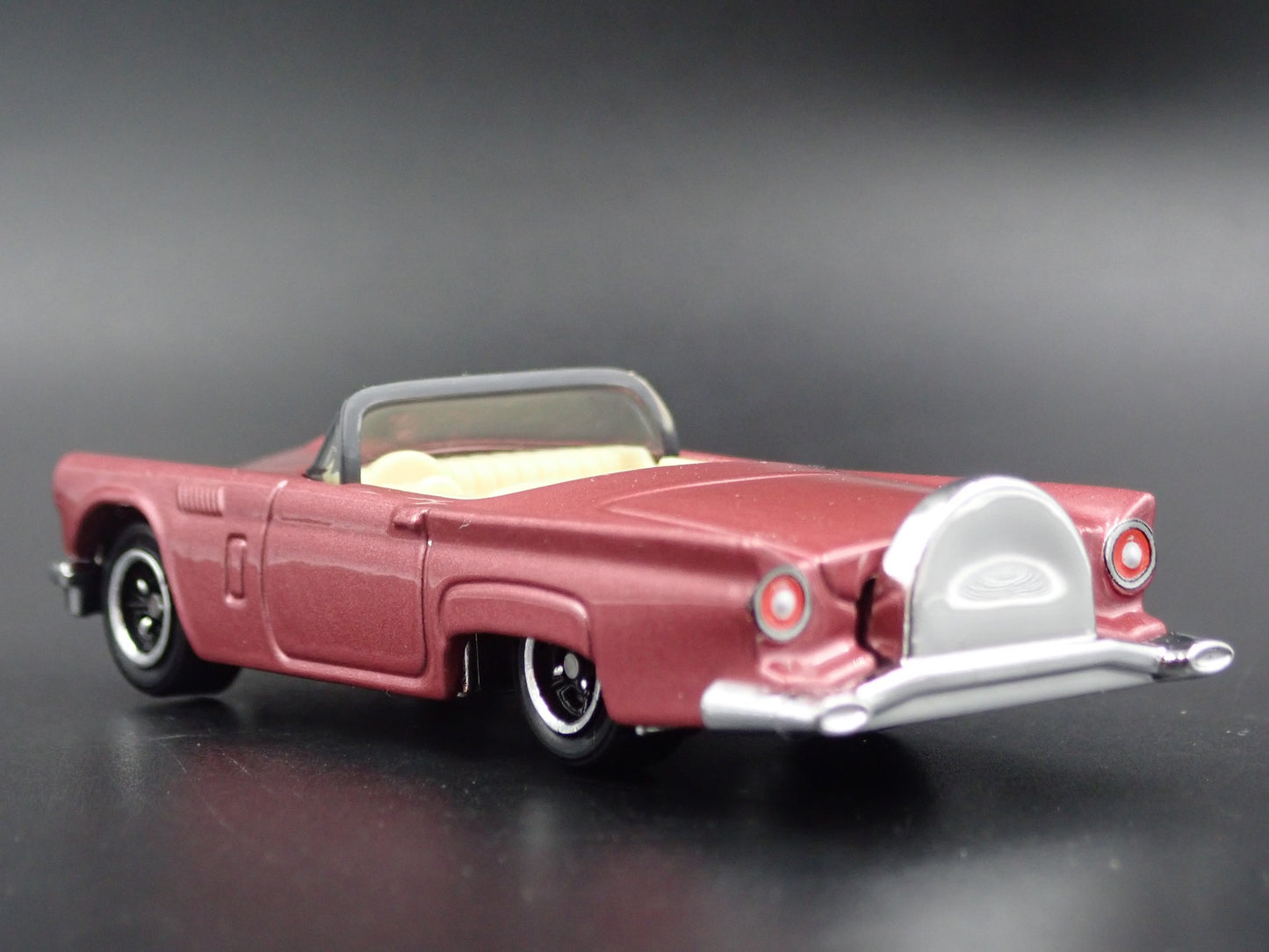 1957 57 FORD THUNDERBIRD TBIRD CONVERTIBLE 1:64 SCALE DIORAMA DIECAST MODEL CAR