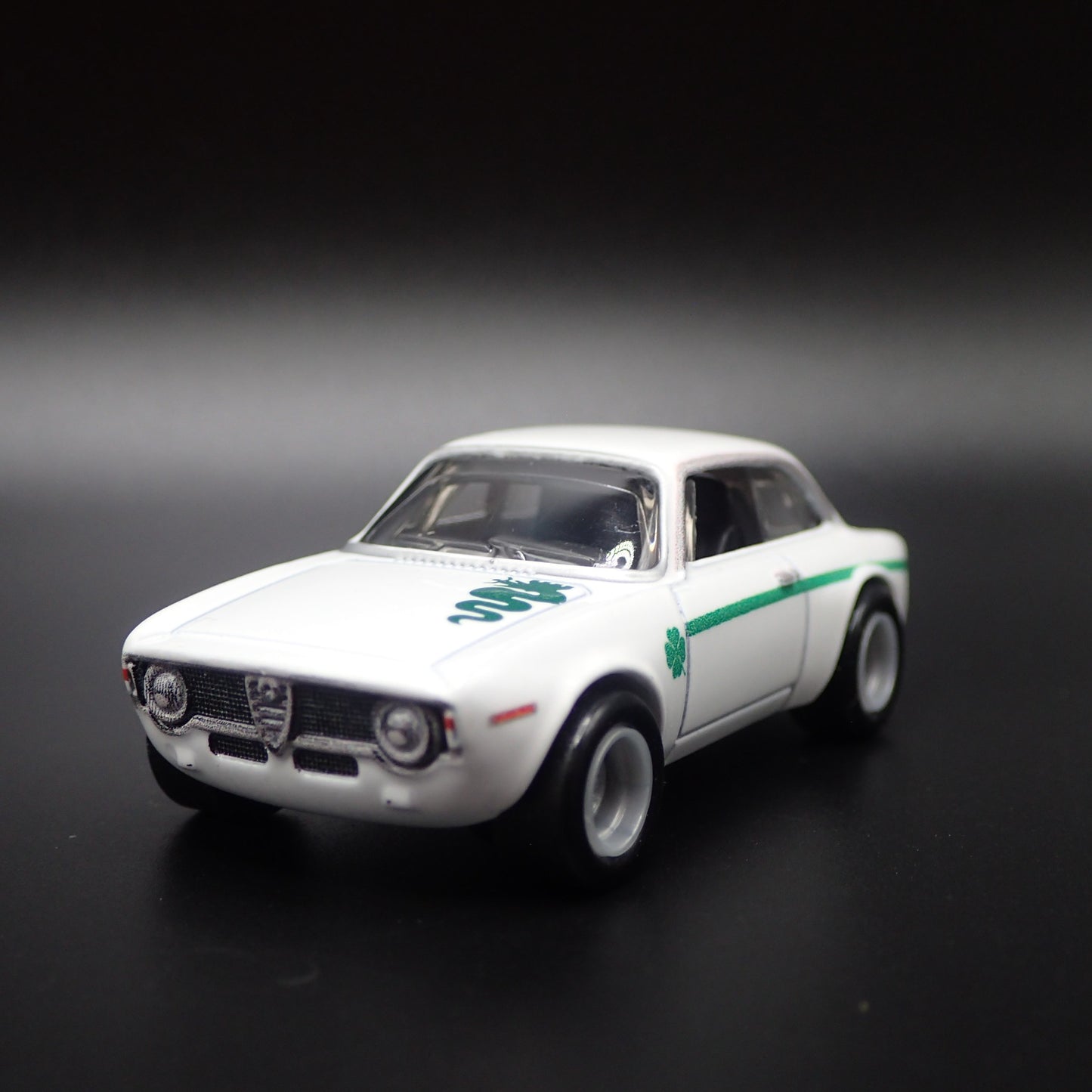 1965-1969 ALFA ROMEO GIULIA SPRINT GTA RARE 1:64 SCALE DIORAMA DIECAST MODEL CAR