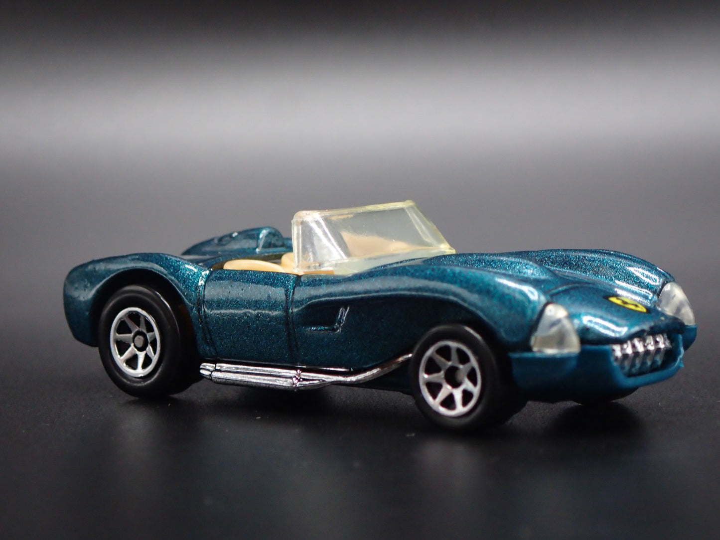 1952-1964 FERRARI 250 CONVERTIBLE GREEN 1:64 SCALE DIORAMA DIECAST MODEL CAR