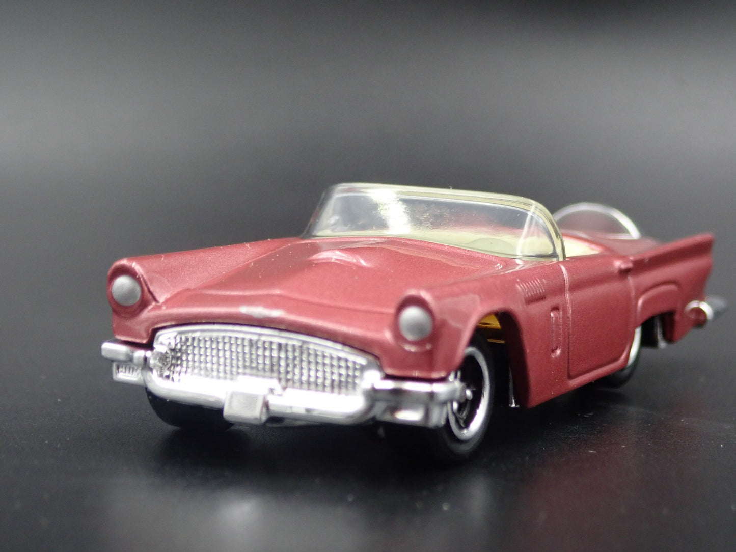 1957 57 FORD THUNDERBIRD TBIRD CONVERTIBLE 1:64 SCALE DIORAMA DIECAST MODEL CAR