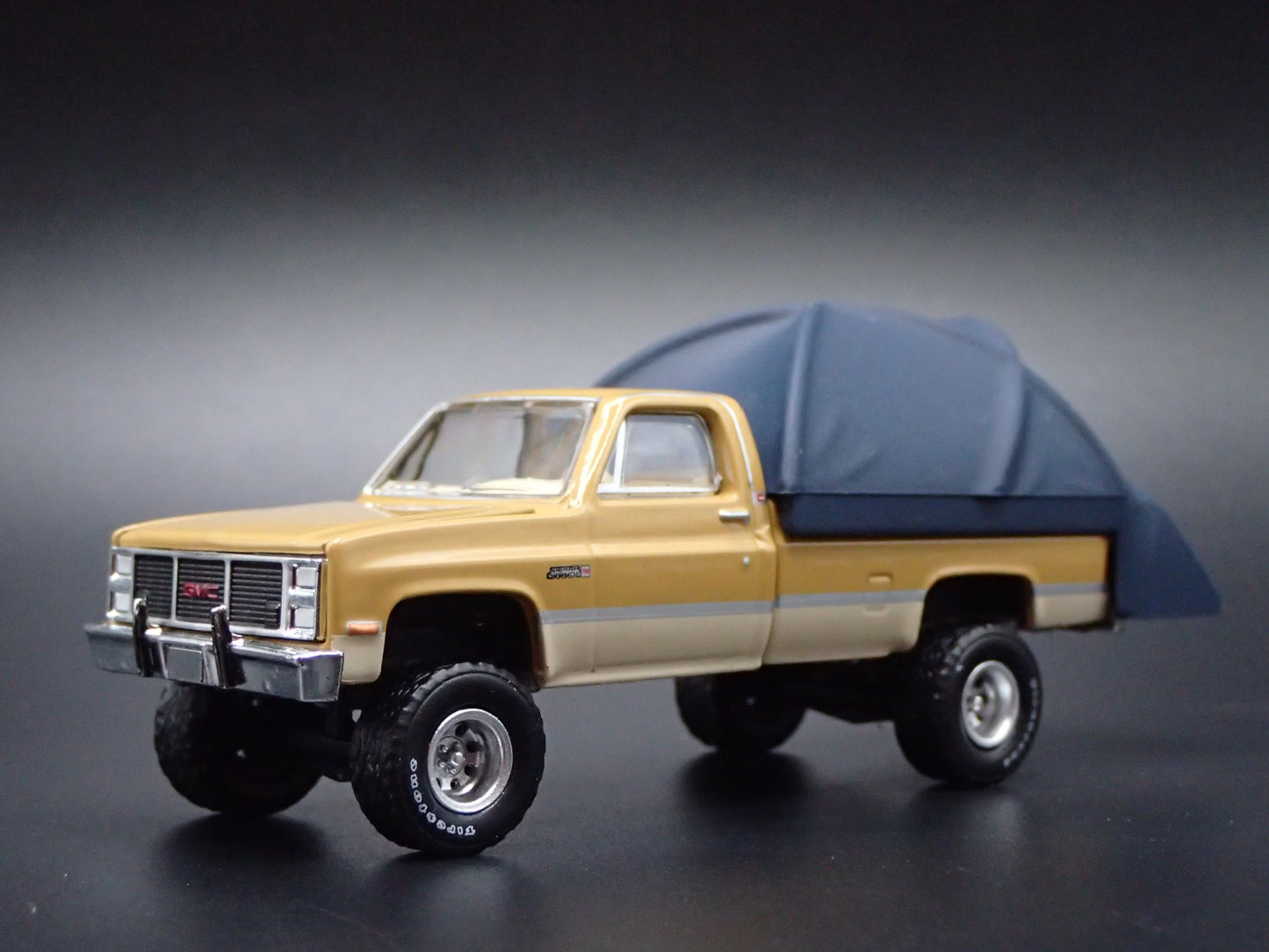 1986 86 GMC SIERRA PICKUP TRUCK SQUAREBODY W TENT 1/64 SCALE DIECAST MODEL CAR