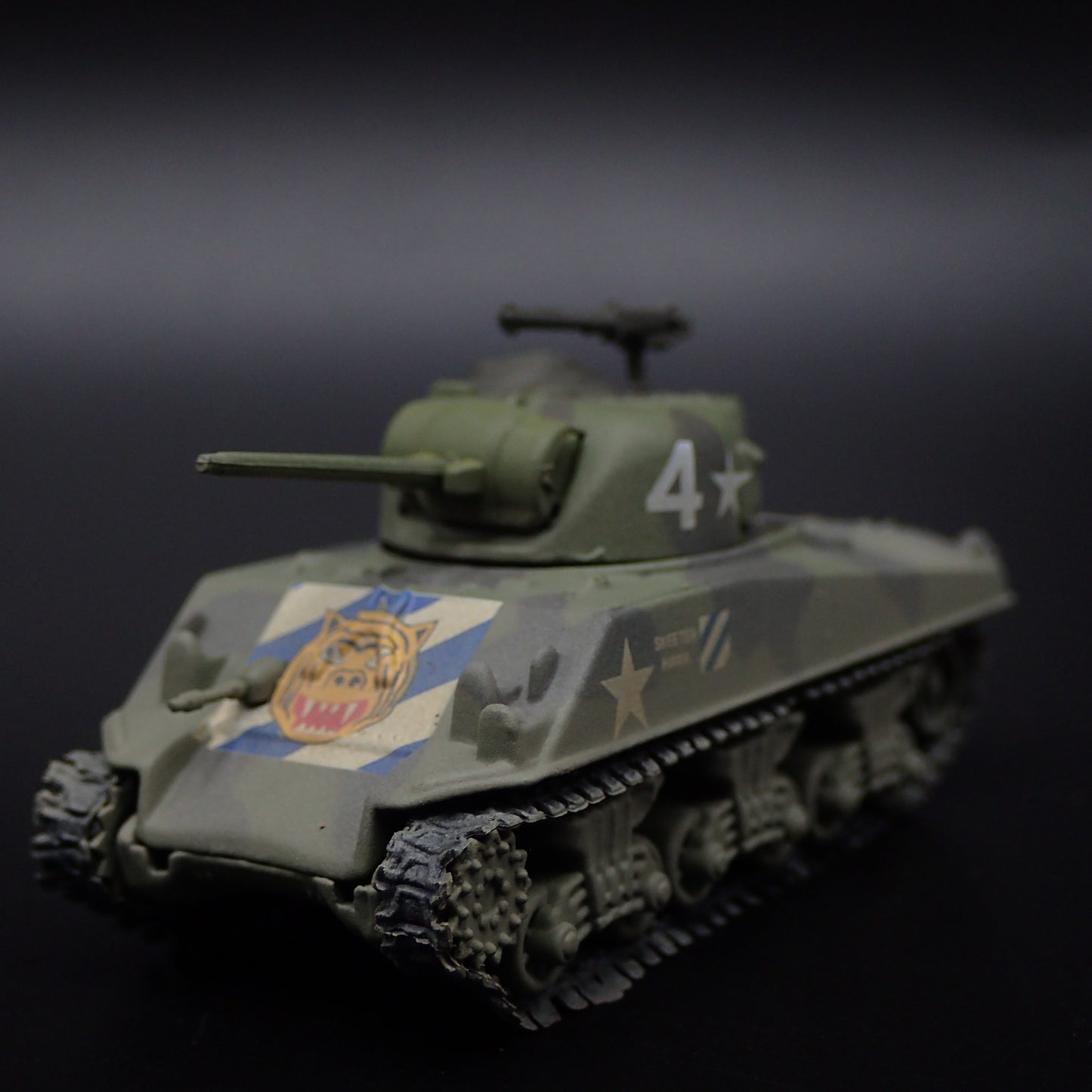 KOREAN WAR M4A3 SHERMAN TANK ARMY MILITARY 1:100 SCALE DIORAMA DIECAST MODEL CAR