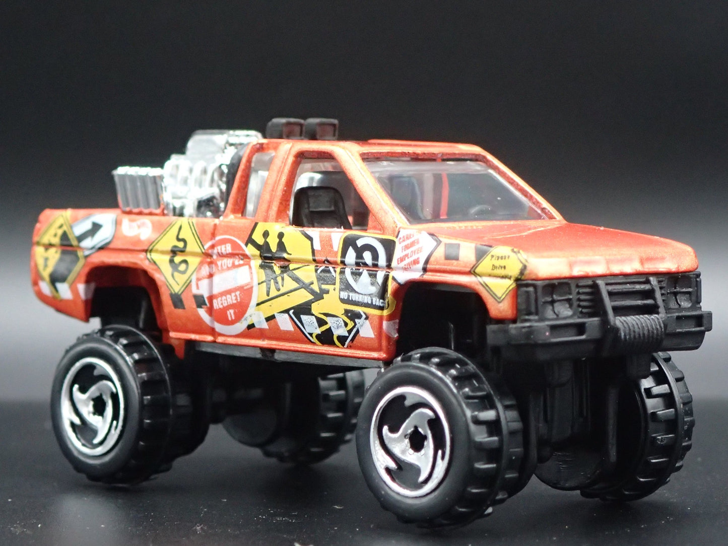 NISSAN HARDBODY 4X4 PICKUP TRUCK ORANGE 1:64 SCALE DIORAMA DIECAST MODEL CAR