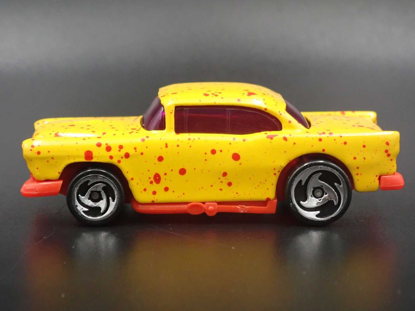 1955 55 CHEVY CHEVROLET BEL AIR 1:64 SCALE COLLECTIBLE DIORAMA DIECAST MODEL CAR