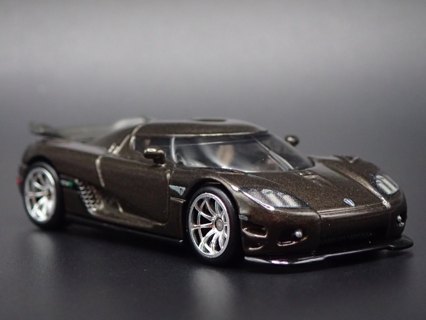 2006-2010 KOENIGSEGG CCXR SUPER CAR BLACK 1:64 SCALE DIORAMA DIECAST MODEL CAR
