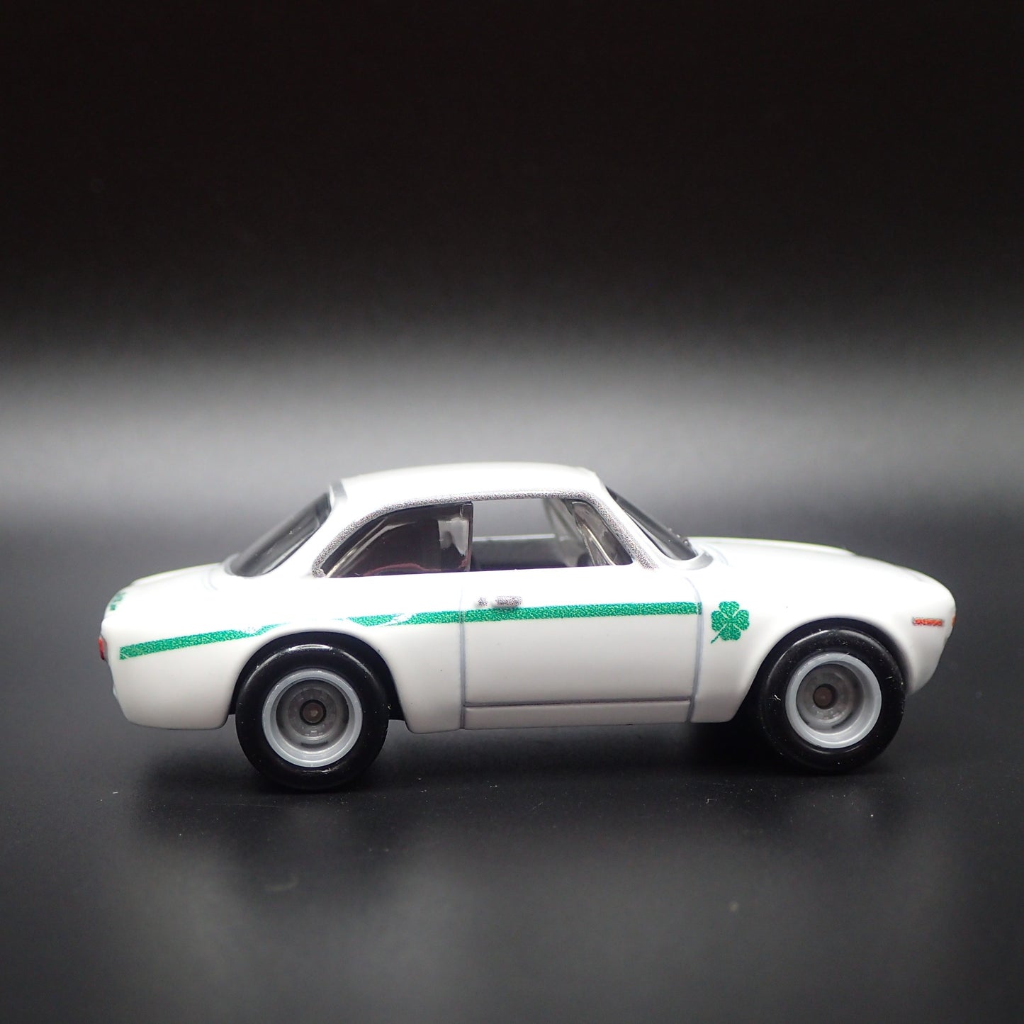 1965-1969 ALFA ROMEO GIULIA SPRINT GTA RARE 1:64 SCALE DIORAMA DIECAST MODEL CAR