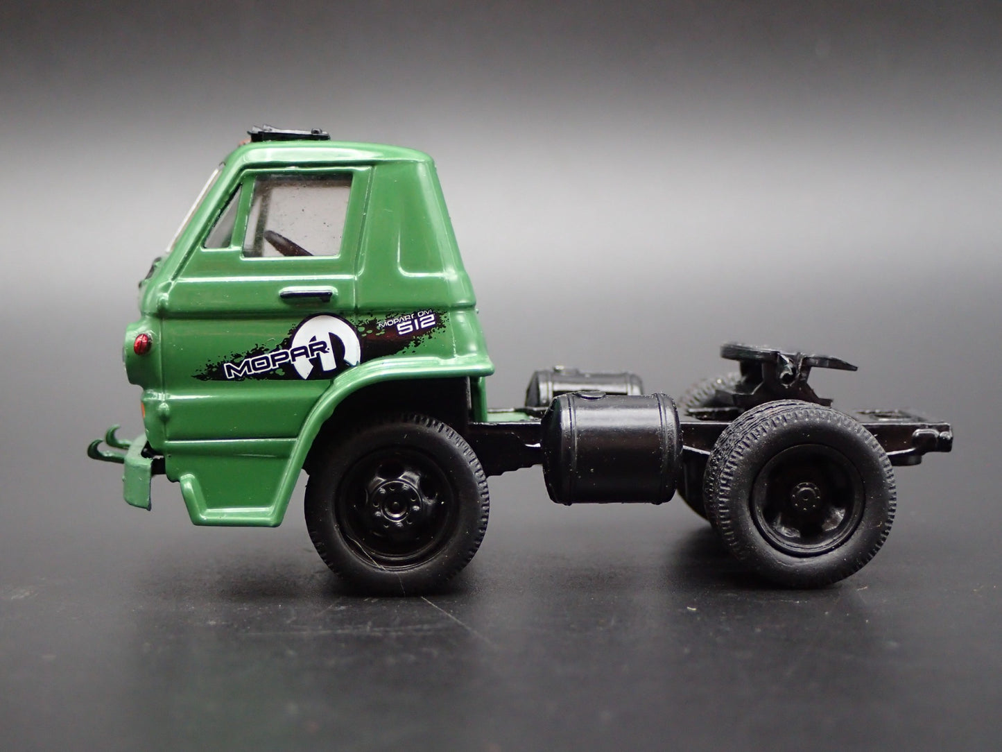1966 66 DODGE L600 RIG TRUCK MOPAR GREEN 1:64 SCALE DIORAMA DIECAST MODEL CAR