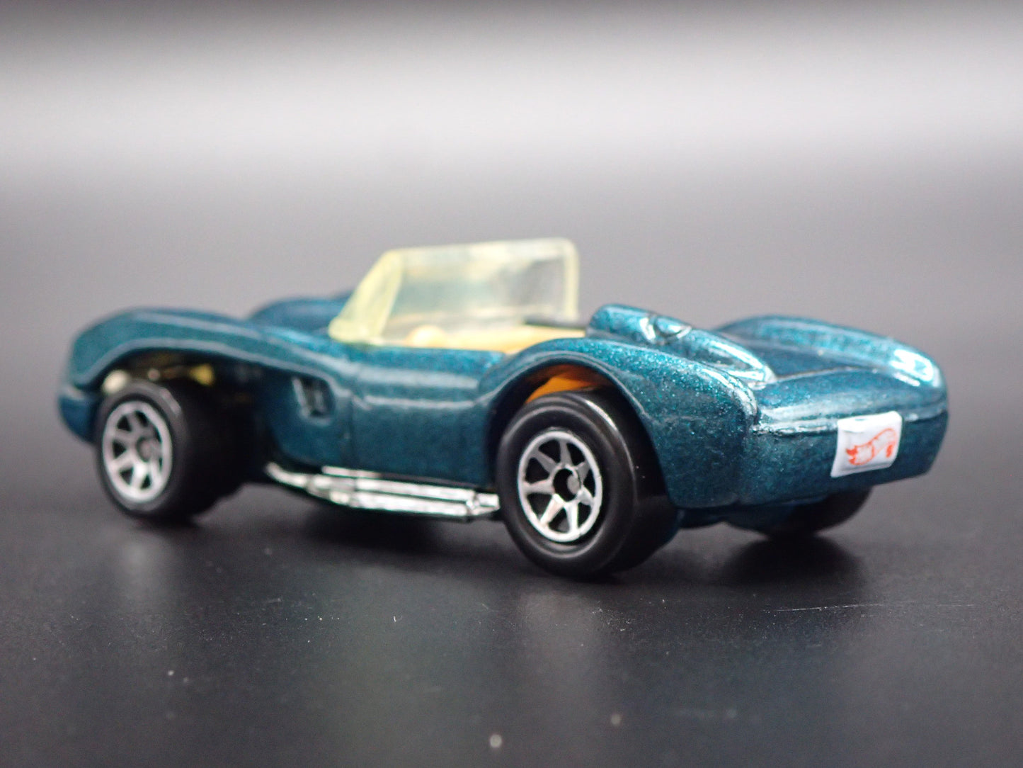 1952-1964 FERRARI 250 CONVERTIBLE GREEN 1:64 SCALE DIORAMA DIECAST MODEL CAR