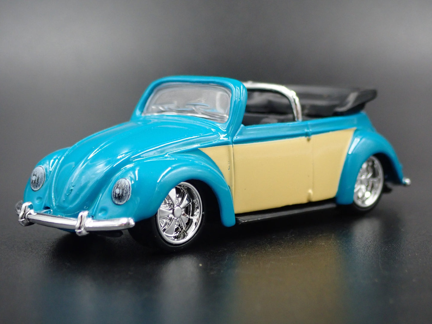 VW VOLKSWAGEN BEETLE BUG CABRIOLET CONVERTIBLE BLUE 1:64 SCALE DIECAST MODEL CAR
