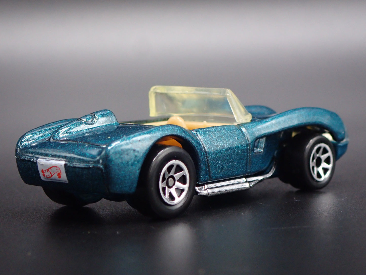 1952-1964 FERRARI 250 CONVERTIBLE GREEN 1:64 SCALE DIORAMA DIECAST MODEL CAR