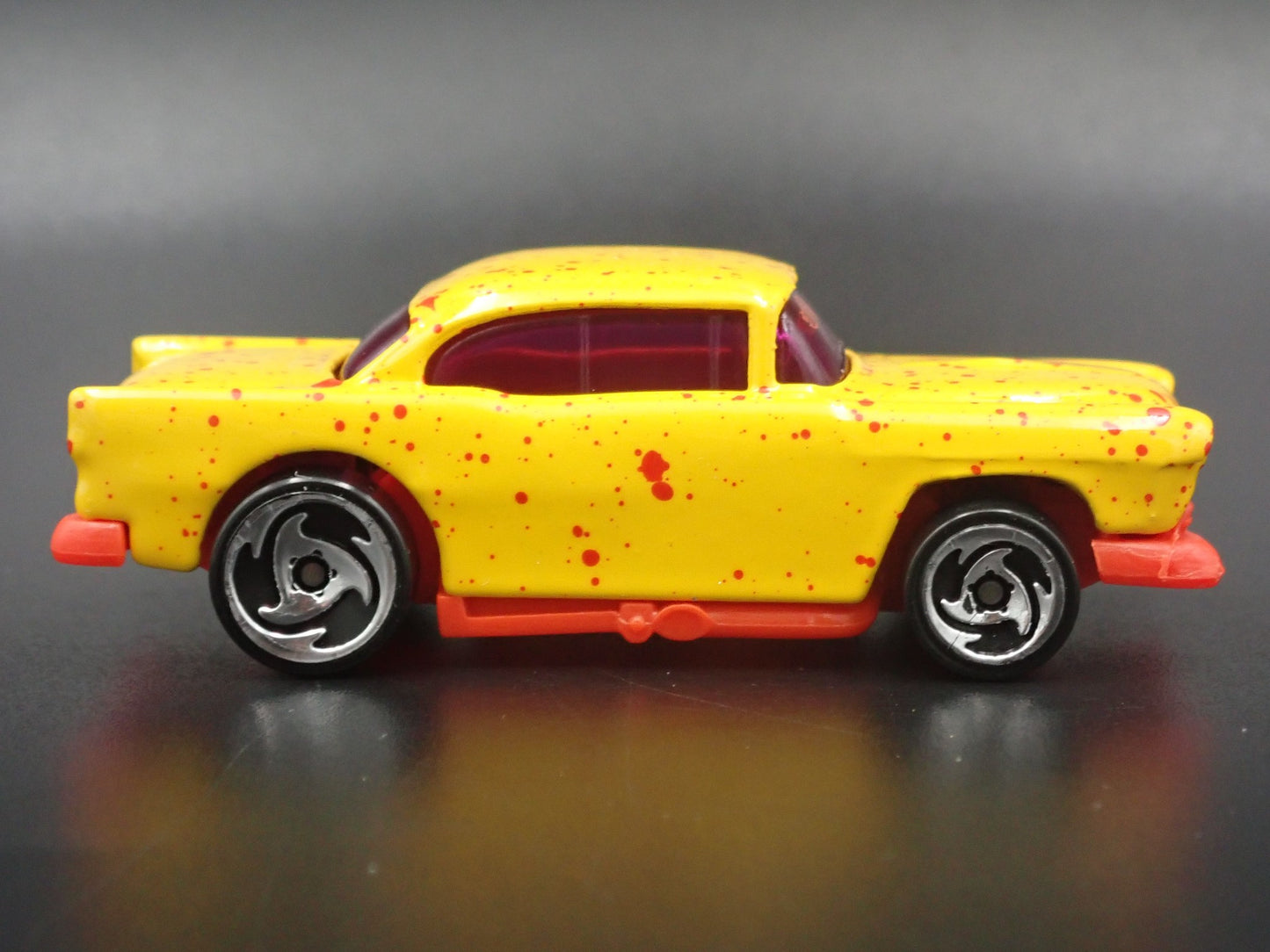 1955 55 CHEVY CHEVROLET BEL AIR 1:64 SCALE COLLECTIBLE DIORAMA DIECAST MODEL CAR