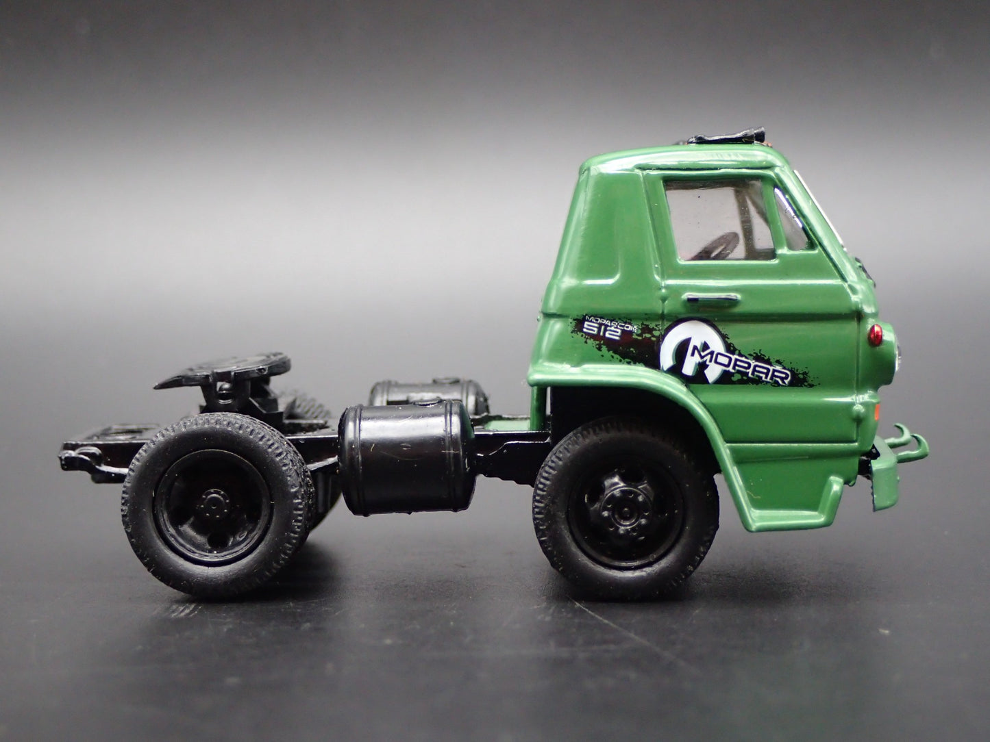 1966 66 DODGE L600 RIG TRUCK MOPAR GREEN 1:64 SCALE DIORAMA DIECAST MODEL CAR